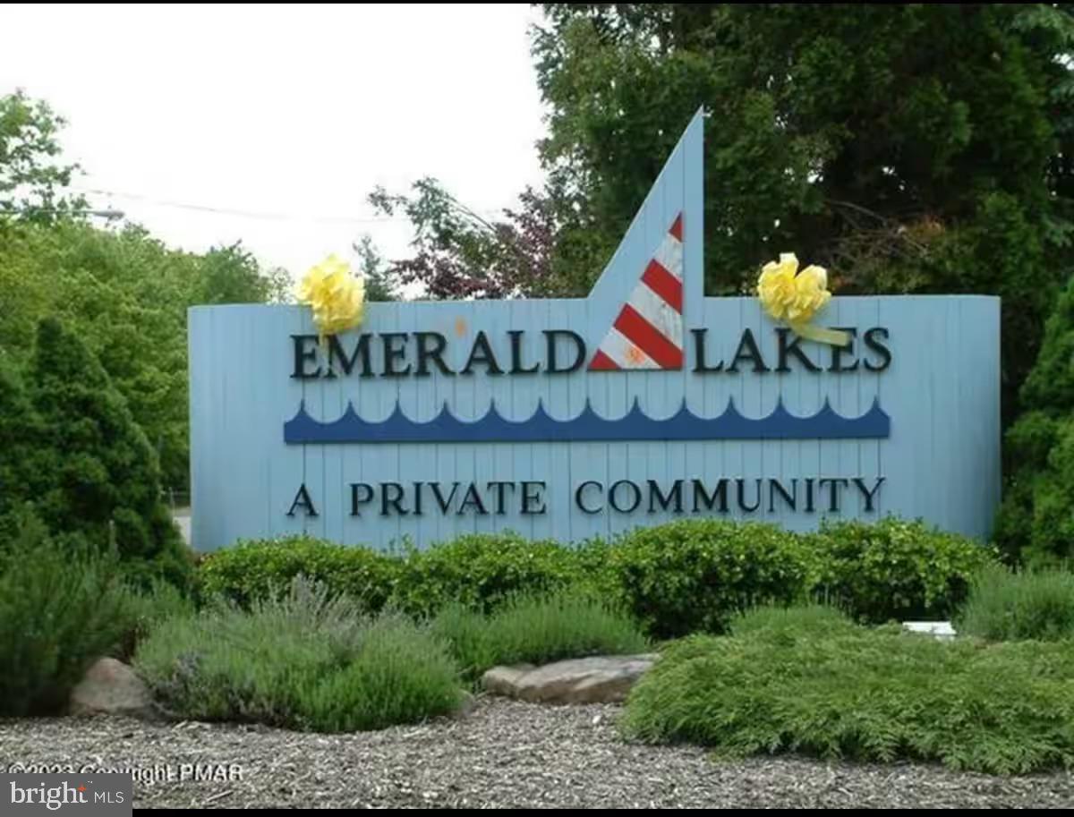 EMERALD LAKE - Residential