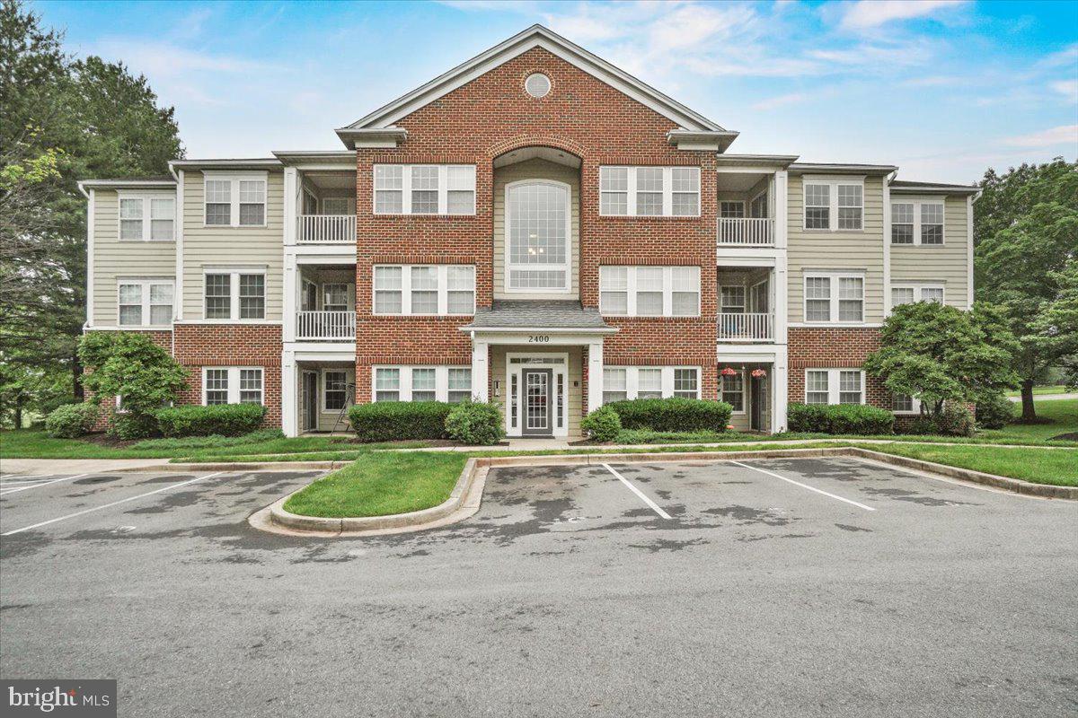Welcome to this beautifully updated 2-bedroom, 2-bath top-floor condo in the desirable Whittier community. This light-filled home features vaulted ceilings, new hardwood floors, fresh paint, and renovated bathrooms, all contributing to a modern yet inviting atmosphere. With just two flights of stairs in a secure building, privacy and peace of mind are yours to enjoy. Spanning 1,160 square feet, the open-concept layout includes a spacious living area, an elegant dining space, and a bright kitchen designed for both functionality and style. Step out onto your private balcony and take in serene views, perfect for unwinding after a long day.
The generously sized bedrooms offer abundant natural light and ample closet space, creating a comfortable retreat. Additional highlights include in-unit laundry and an assigned parking space for added convenience.
Located just steps from shopping, dining, and everyday essentials, this home is also close to historic Frederick and major commuter routes. The Whittier neighborhood offers a wealth of amenities including three pools, tennis and basketball courts, walking paths, parks, a lake, and multiple tot lots—ideal for an active lifestyle in a welcoming community. Schedule your showing today! **New oven being installed before closing **