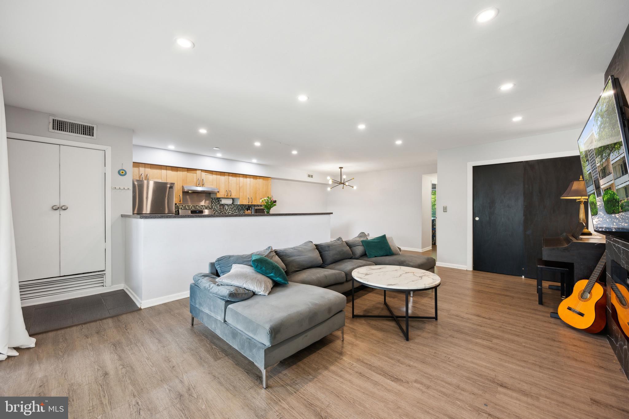7557 SPRING LAKE DRIVE B2