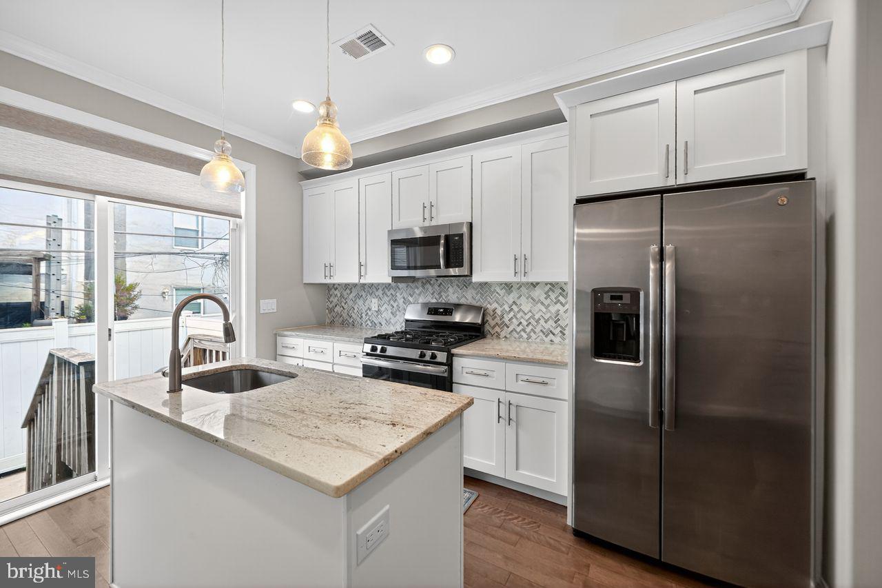 POINT BREEZE - Residential