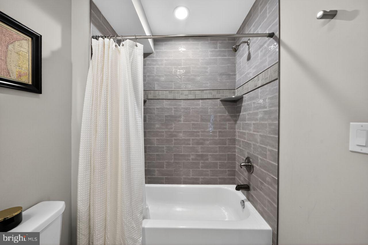 POINT BREEZE - Residential