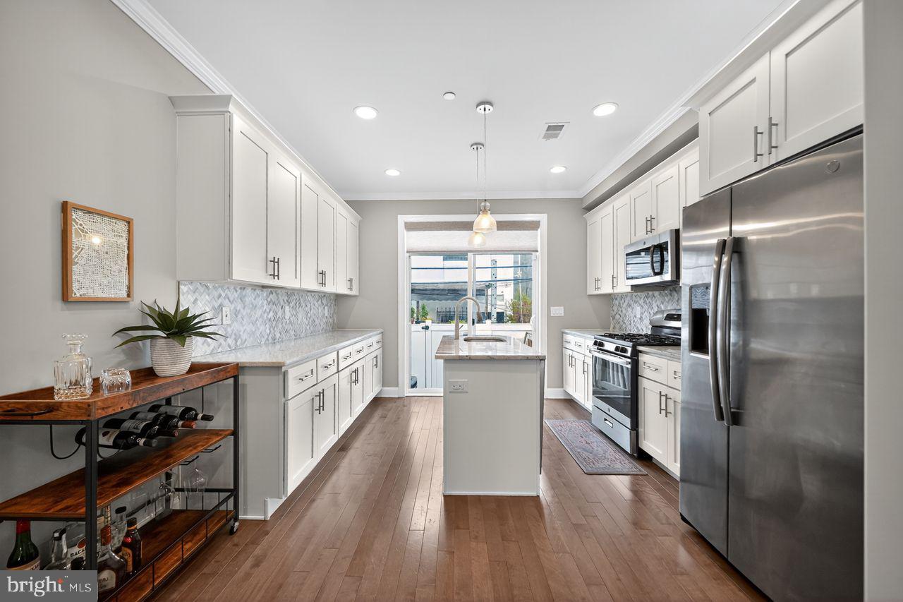 POINT BREEZE - Residential