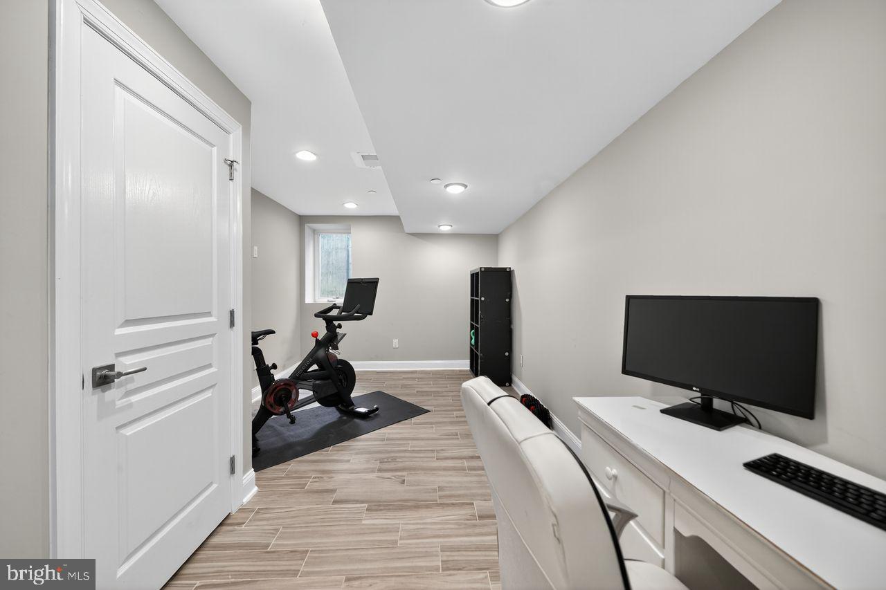 POINT BREEZE - Residential