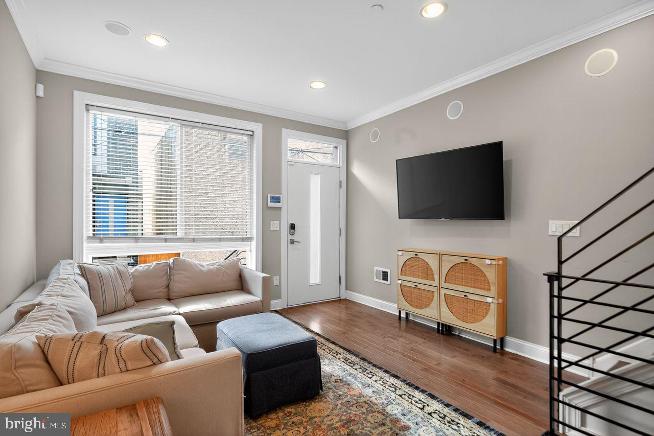 POINT BREEZE - Residential