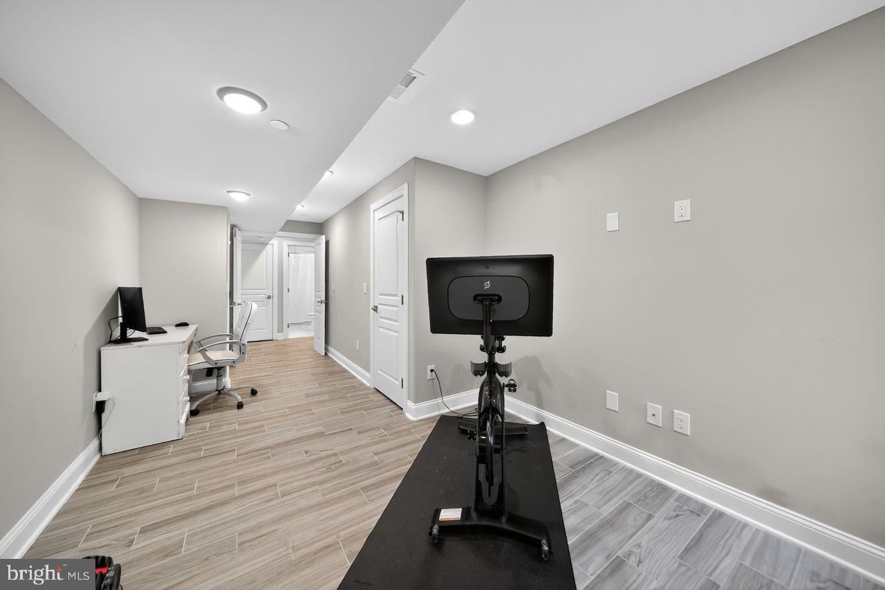 POINT BREEZE - Residential