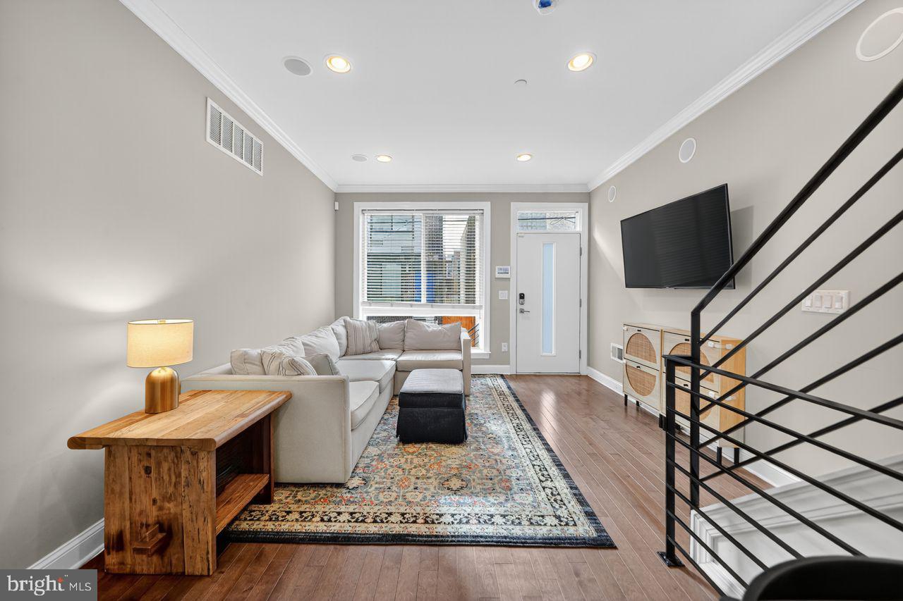 POINT BREEZE - Residential