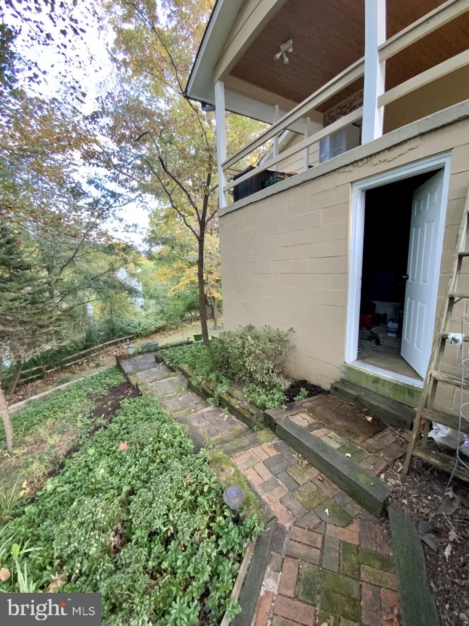 DIAMOND COURTS - Residential