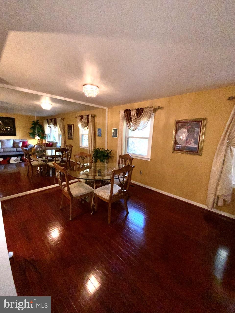 DIAMOND COURTS - Residential