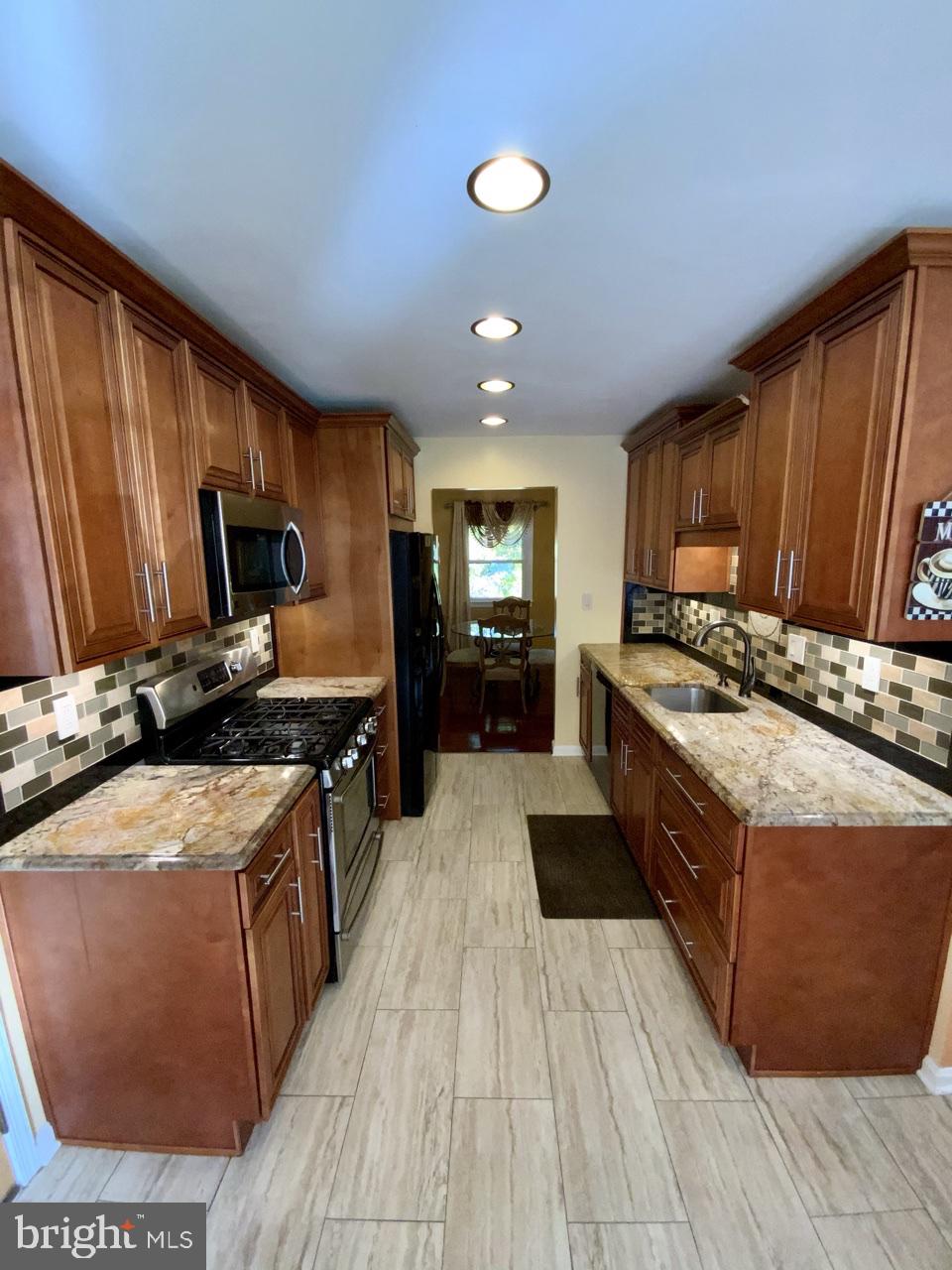 DIAMOND COURTS - Residential