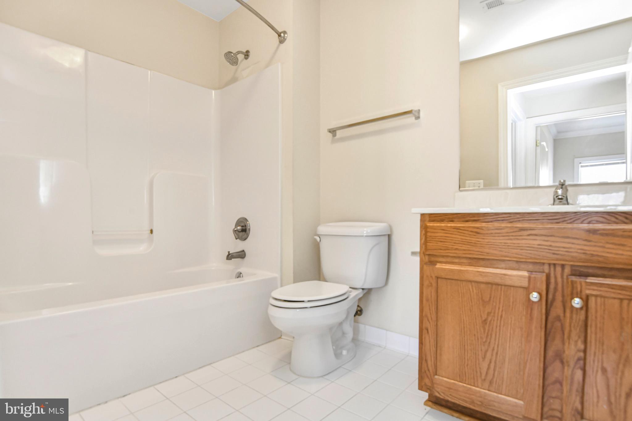 CRESTWOOD VILLAGE PARK - Residential Lease