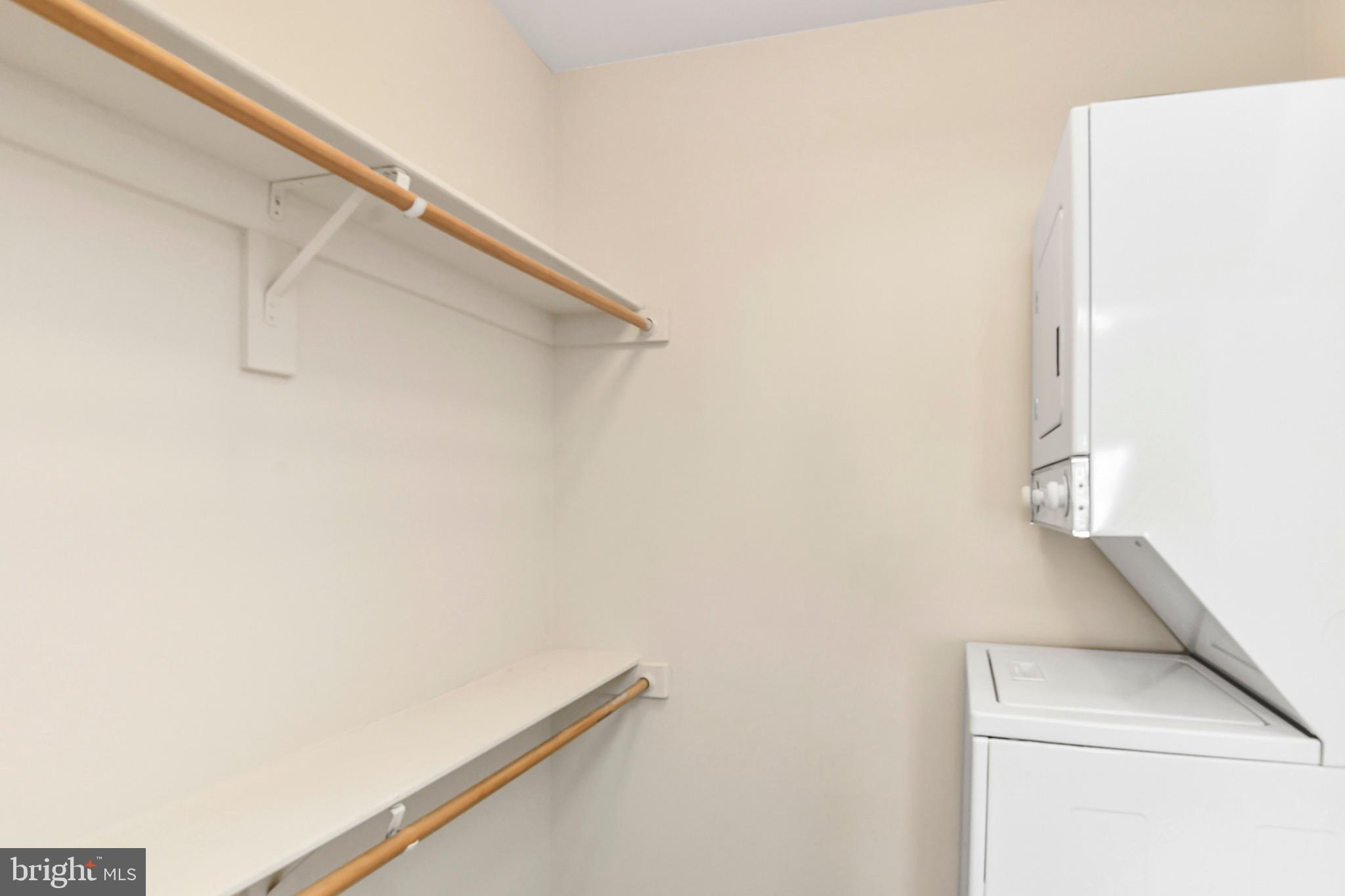 CRESTWOOD VILLAGE PARK - Residential Lease