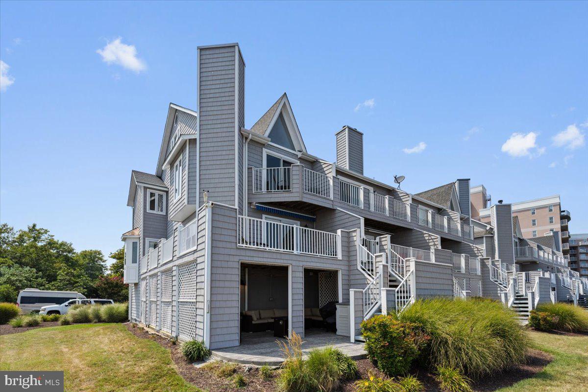 8337 BAY CREST COURT