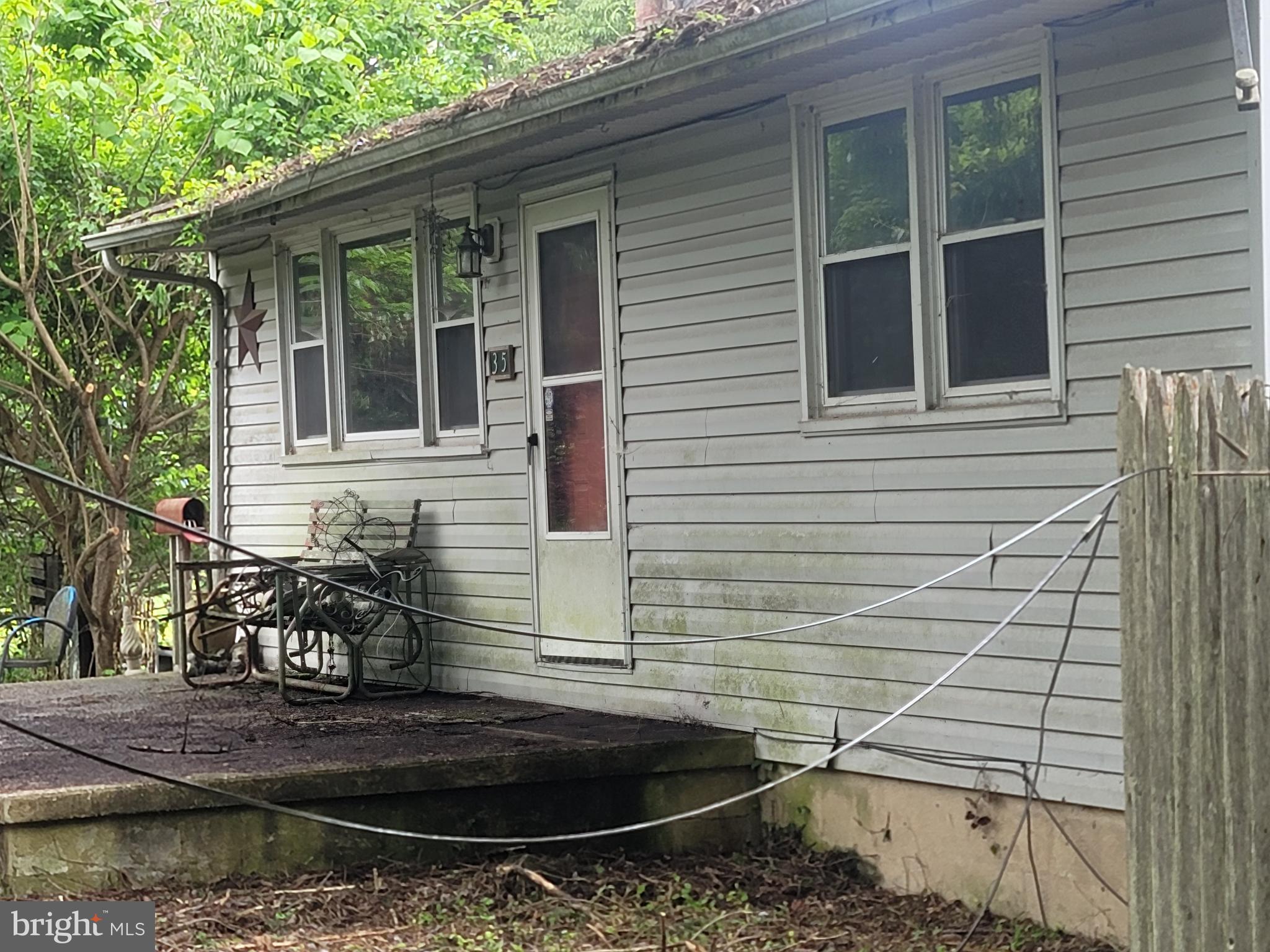 Auction starts May 18 - May 21 !!!!.This house has great bones, but needs work. Bring your ideas and make this house your DREAM HOME! The house has ALL THE SPACE , Sold As-Is .All auction properties are subject to a 5% buyer's premium pursuant to the Auction Participation Agreement and Terms & Conditions (minimums will apply). Property needs work and being sold strictly ‘as-is’. Seller will make no repairs or perform inspections. Listing Broker and Seller assume no responsibility and make no guarantees, warranties (expressed or implied) or representations as to the availability or accuracy of the information contained here.Property will be included the next Auction. Buyers must sign up and place bids through Xome. Buyers and buyers' agent to verify any and all info.