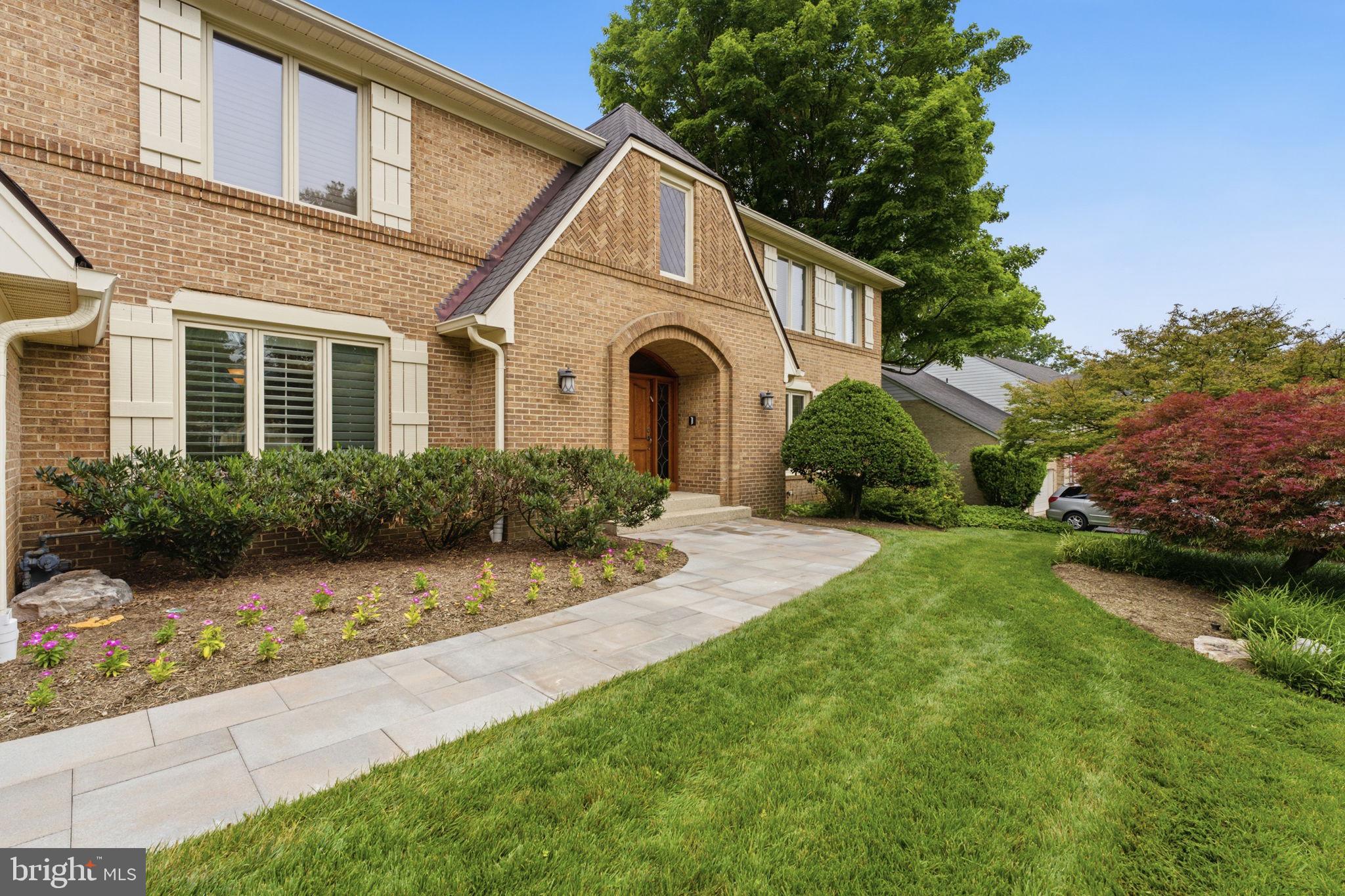 8004 SPLIT OAK DRIVE