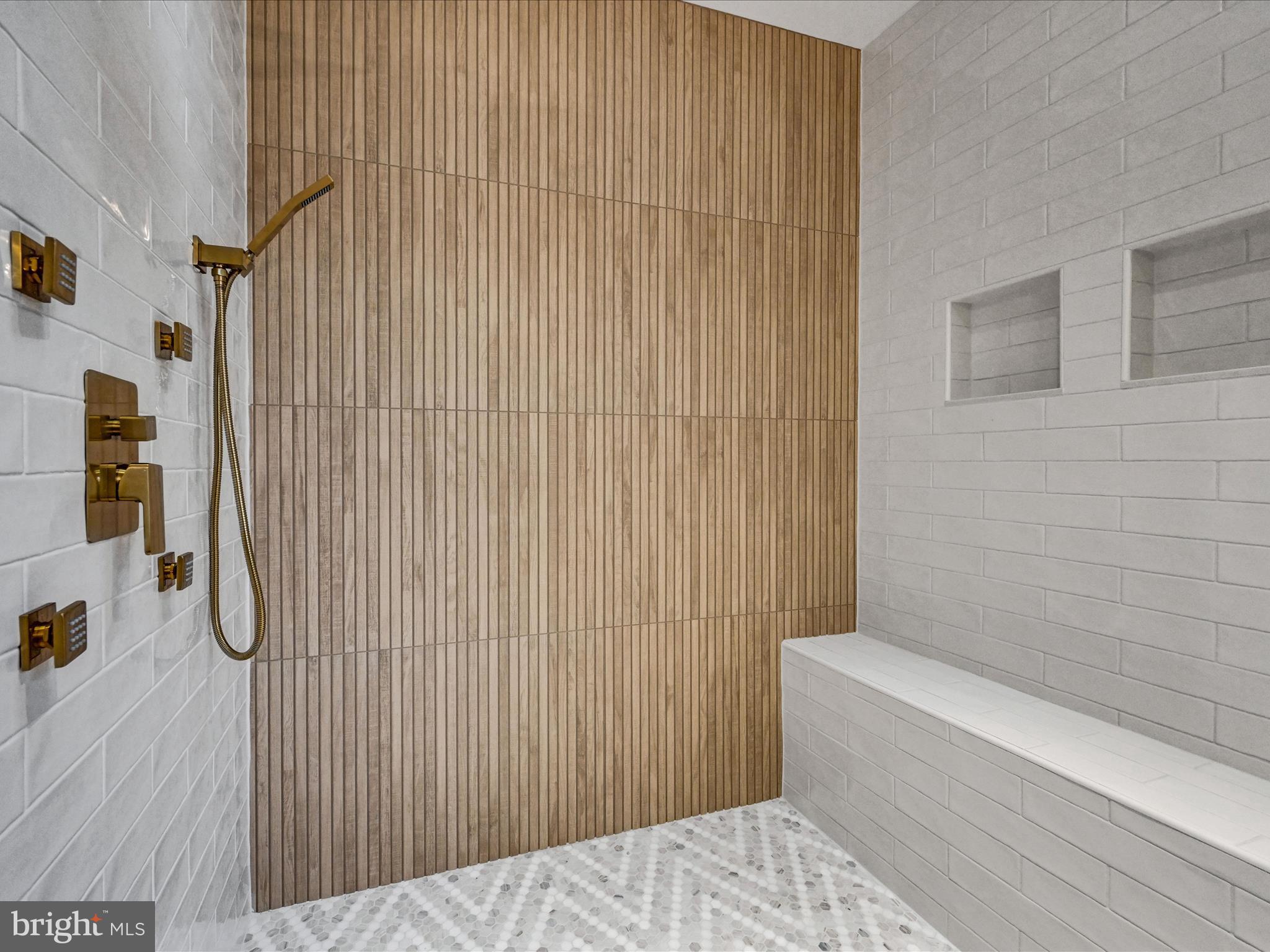 STONEHENGE - Residential