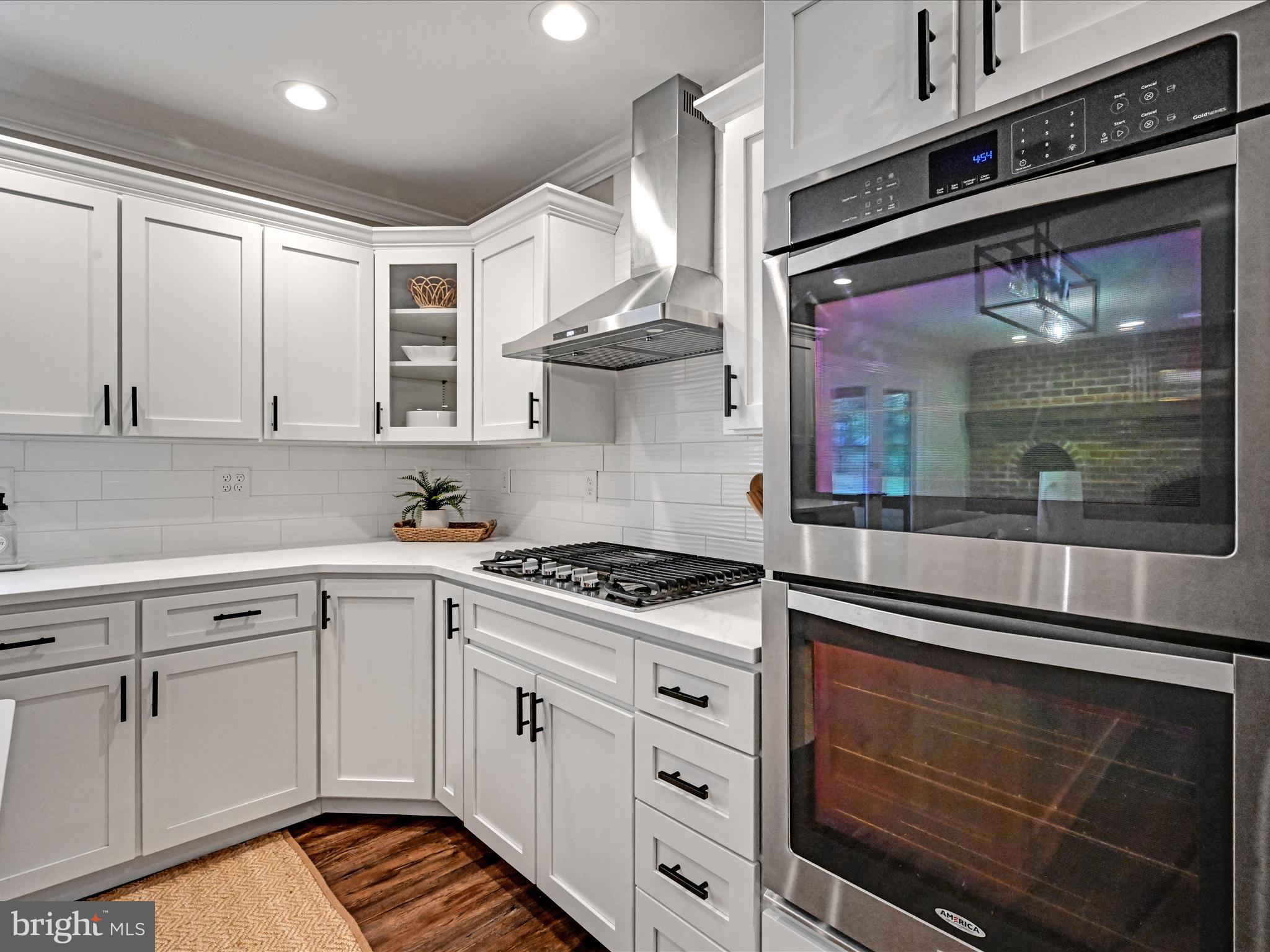 STONEHENGE - Residential