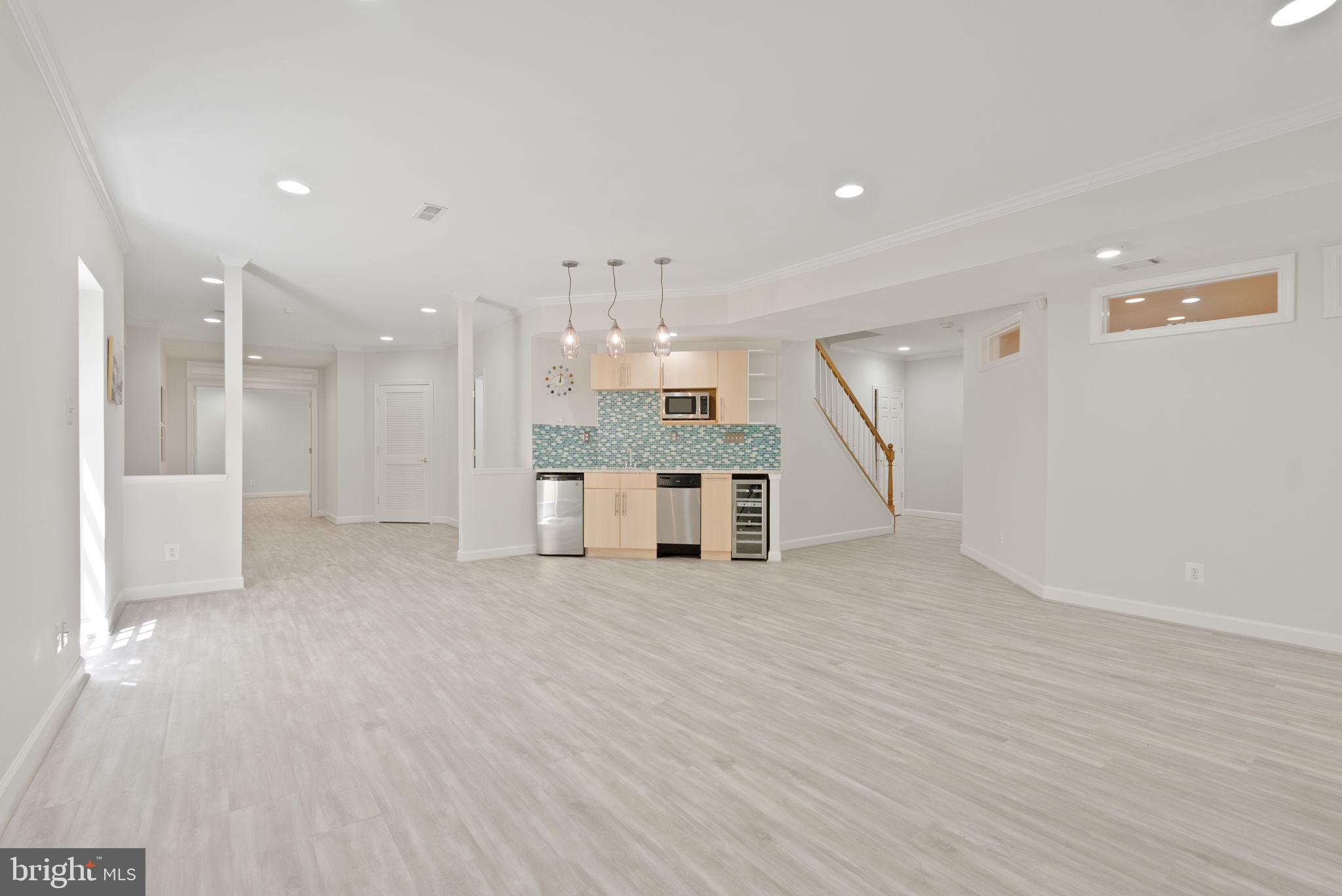 RESERVE AT MARTINS POINT - Residential