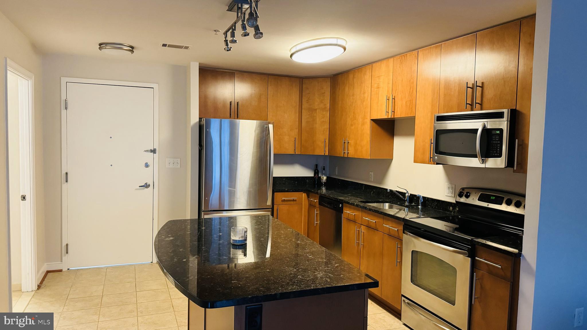 FLEET STREET CONDOMINIUMS - Residential Lease