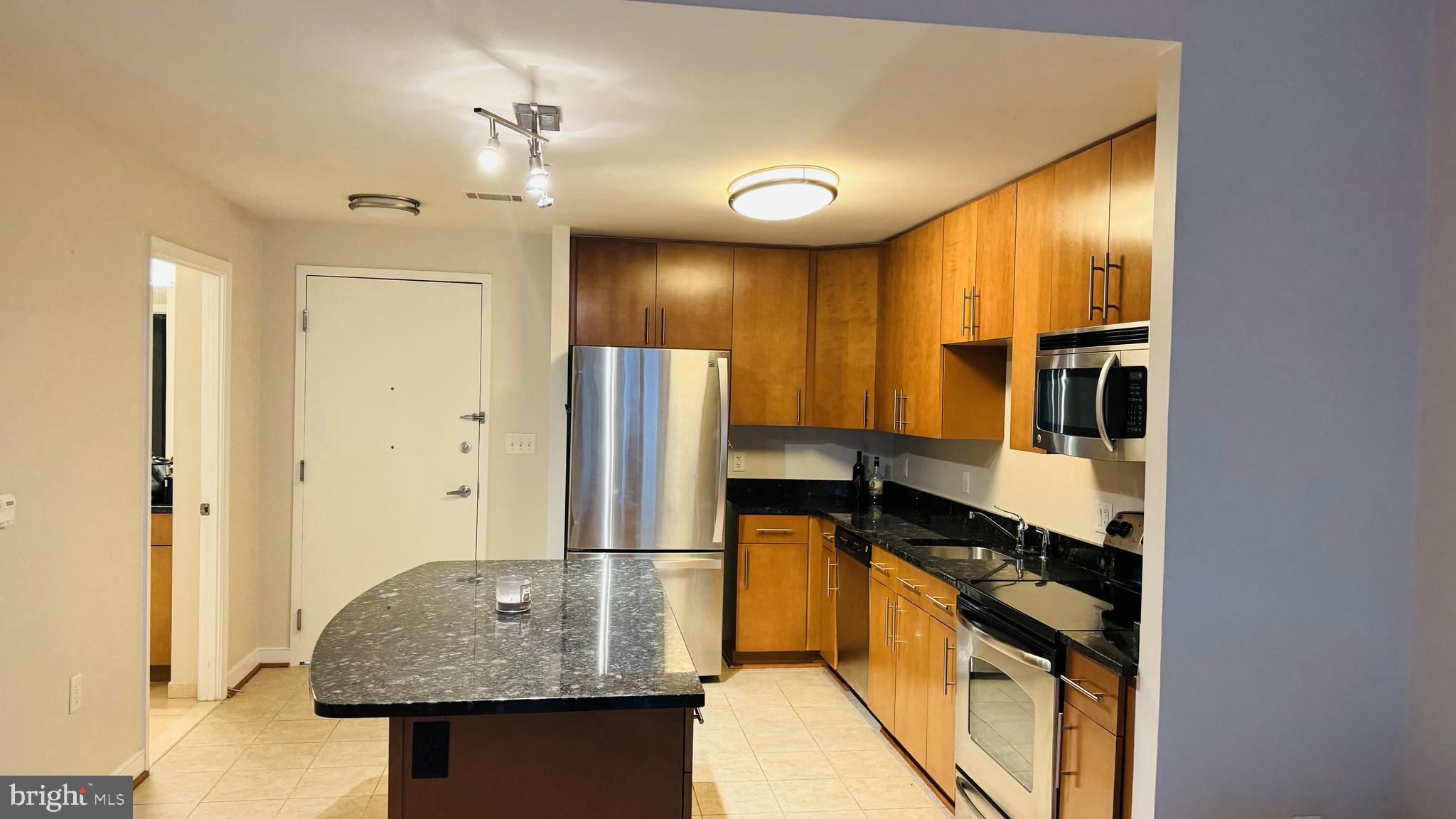 FLEET STREET CONDOMINIUMS - Residential Lease