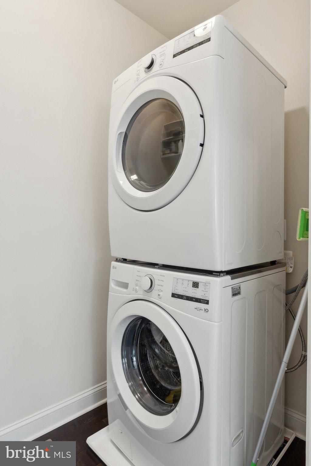 EASTON VILLAGE - Residential