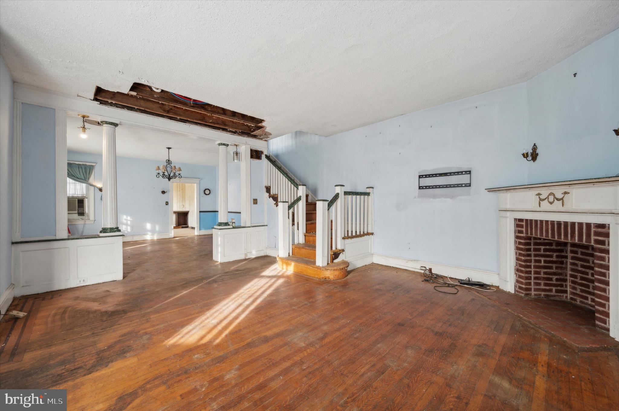 LAWNCREST - Residential