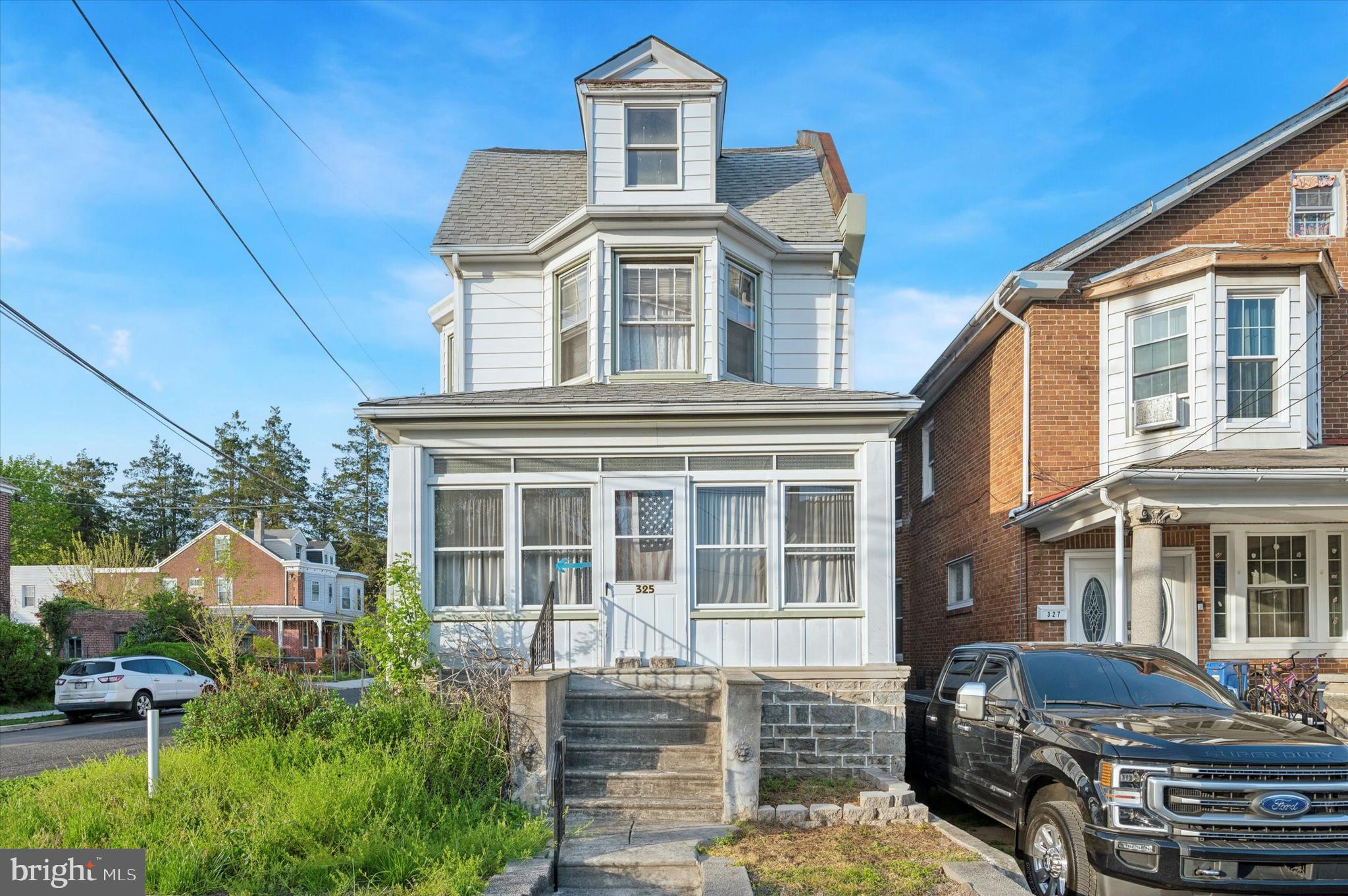 LAWNCREST - Residential