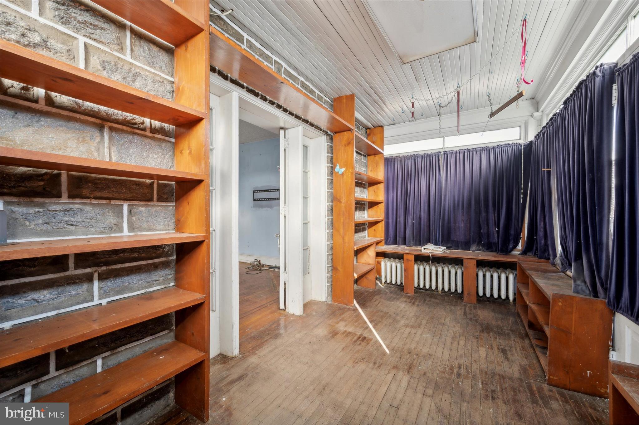 LAWNCREST - Residential