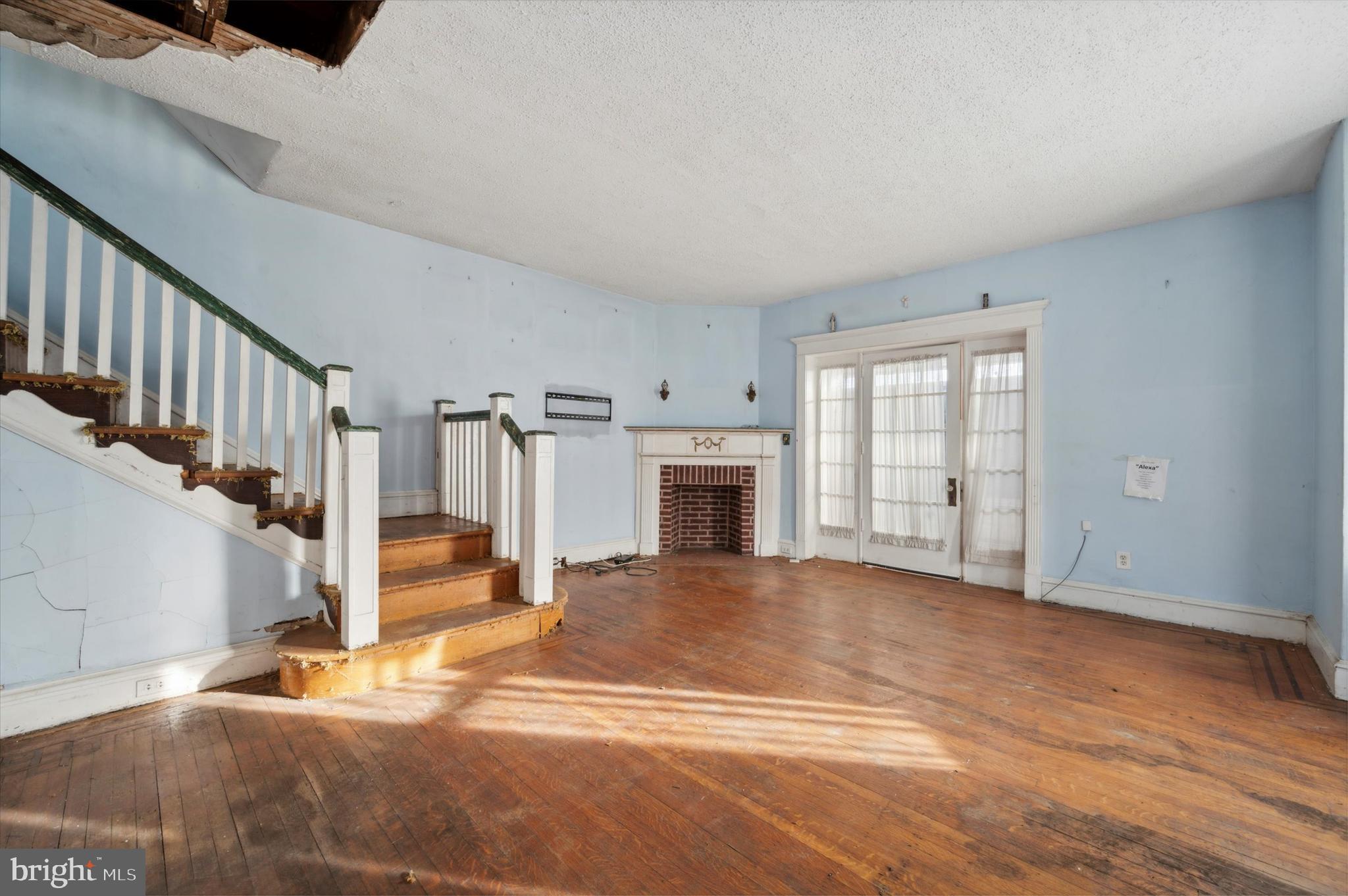 LAWNCREST - Residential