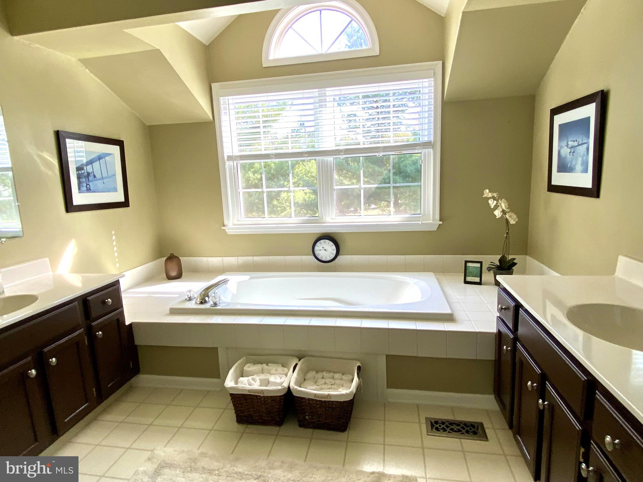 MEADOW VIEW ESTS - Residential