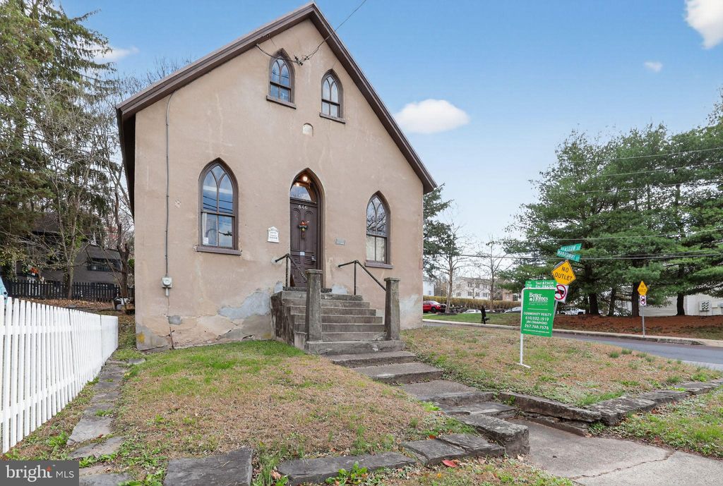 Photo of 646 Manatawny Street, POTTSTOWN, PA 19464 (MLS # PAMC2161506)