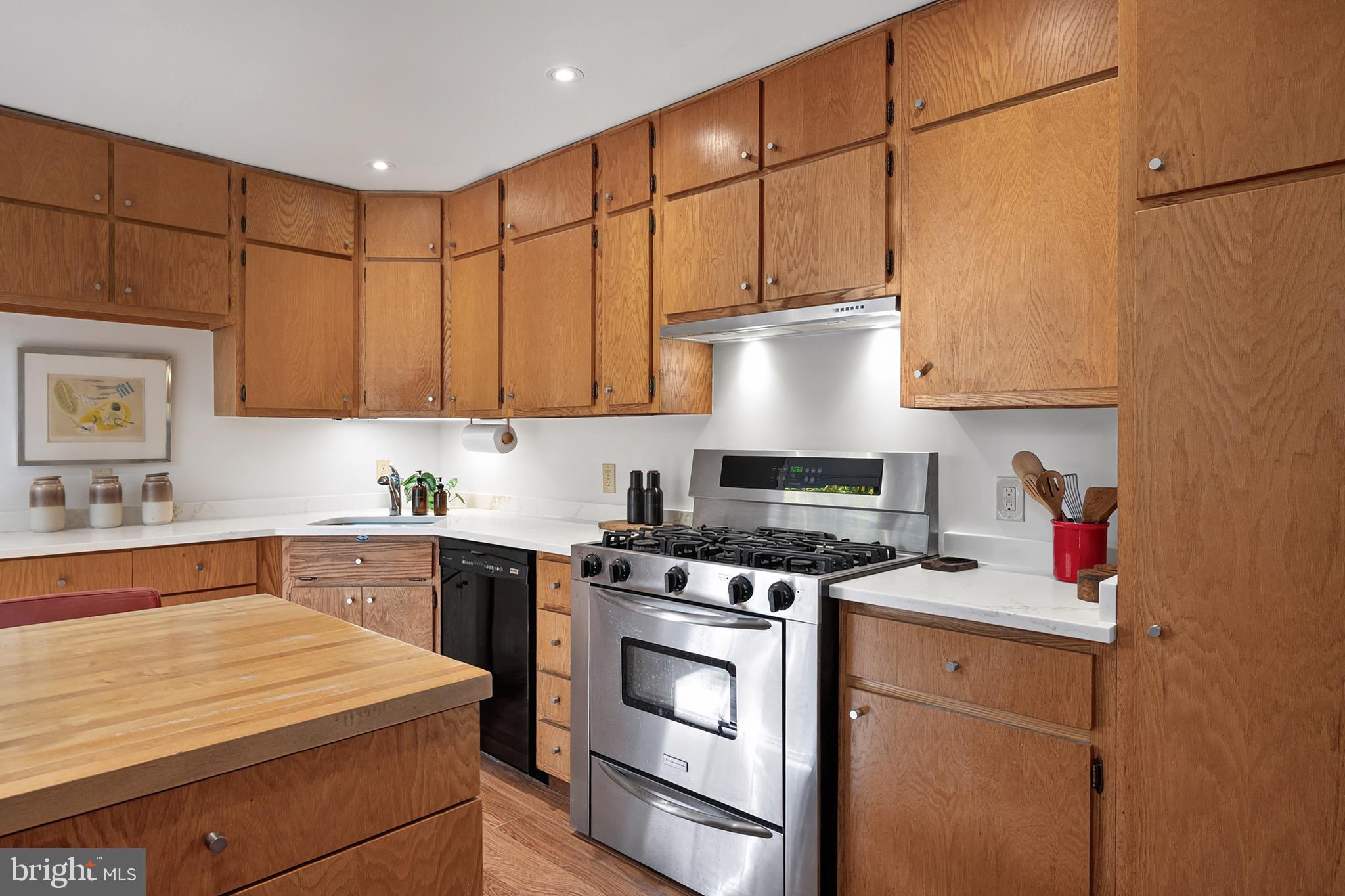 HOLLIN HILLS - Residential