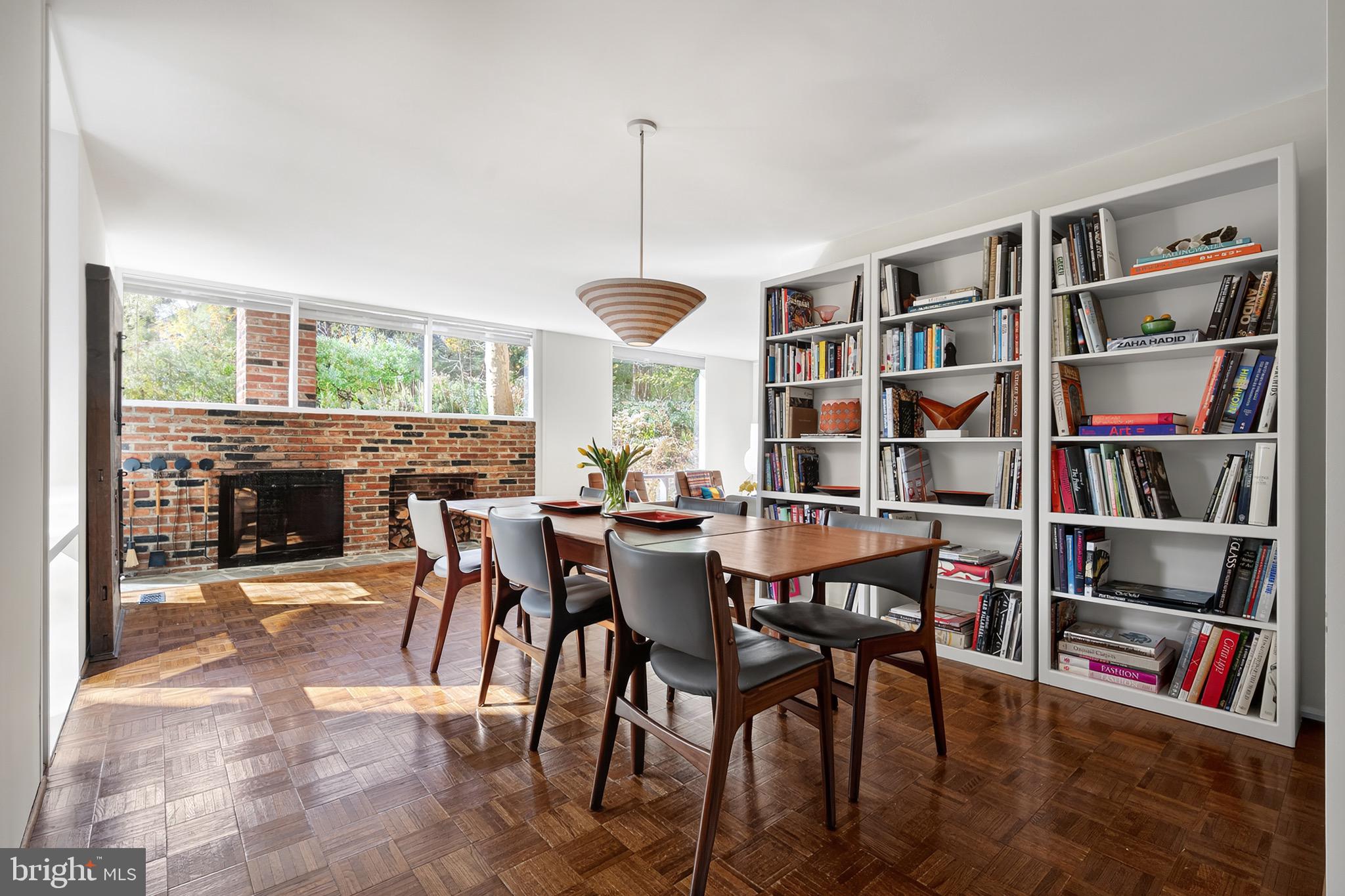 HOLLIN HILLS - Residential