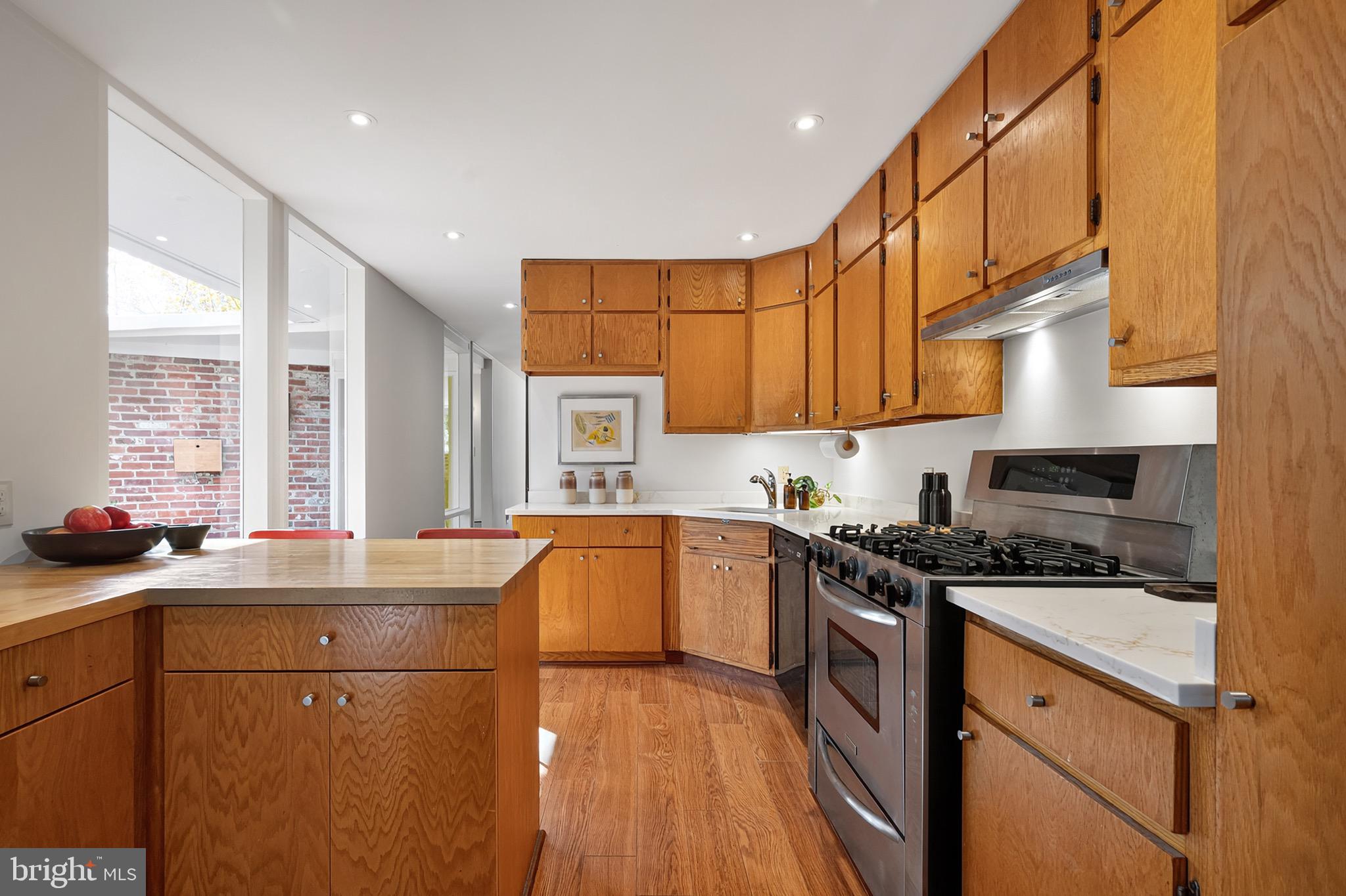 HOLLIN HILLS - Residential