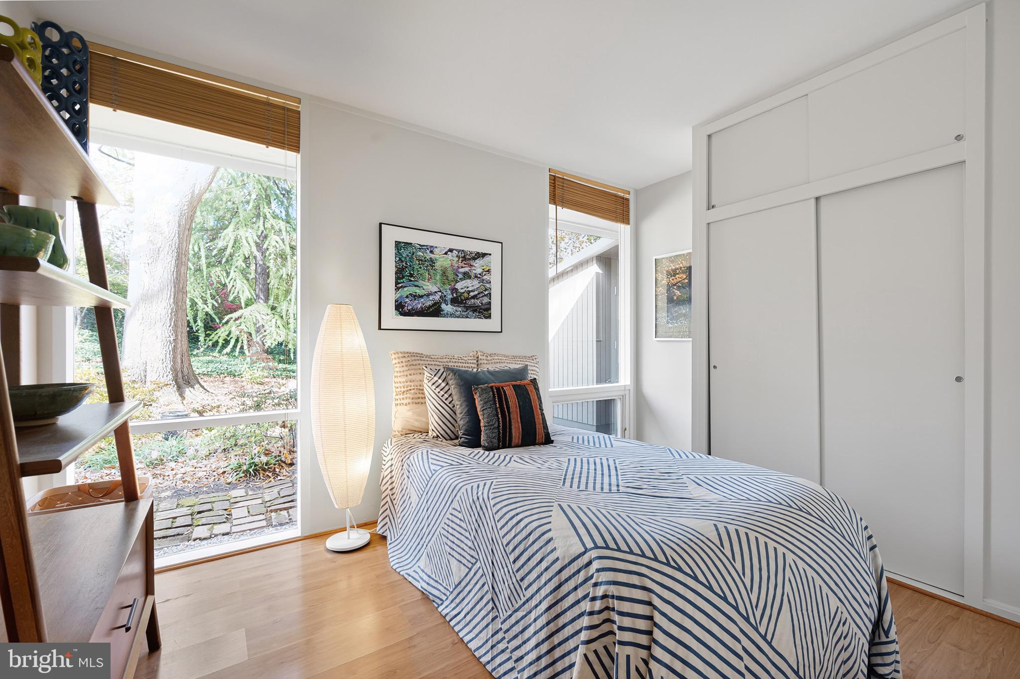 HOLLIN HILLS - Residential