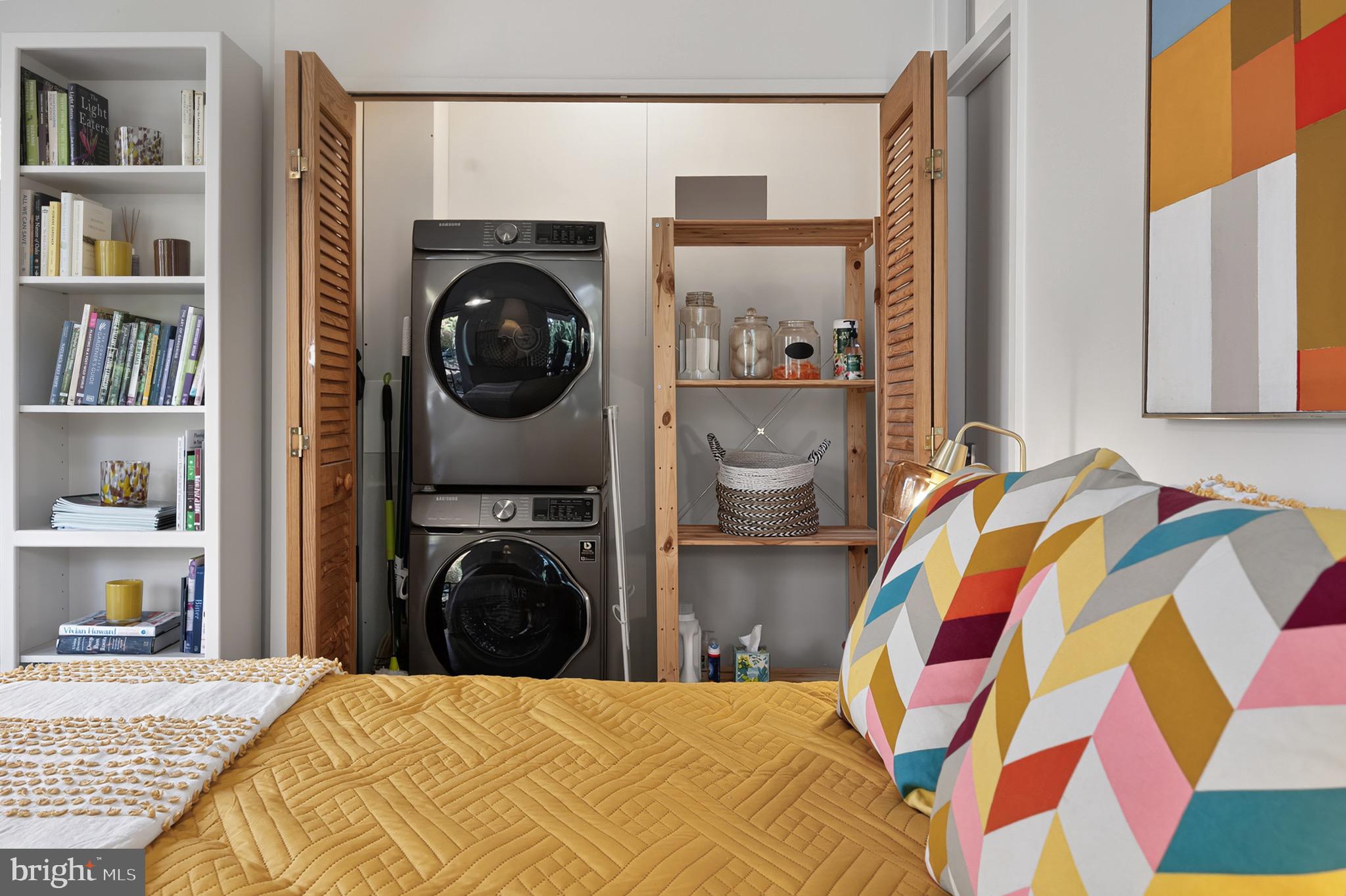 HOLLIN HILLS - Residential