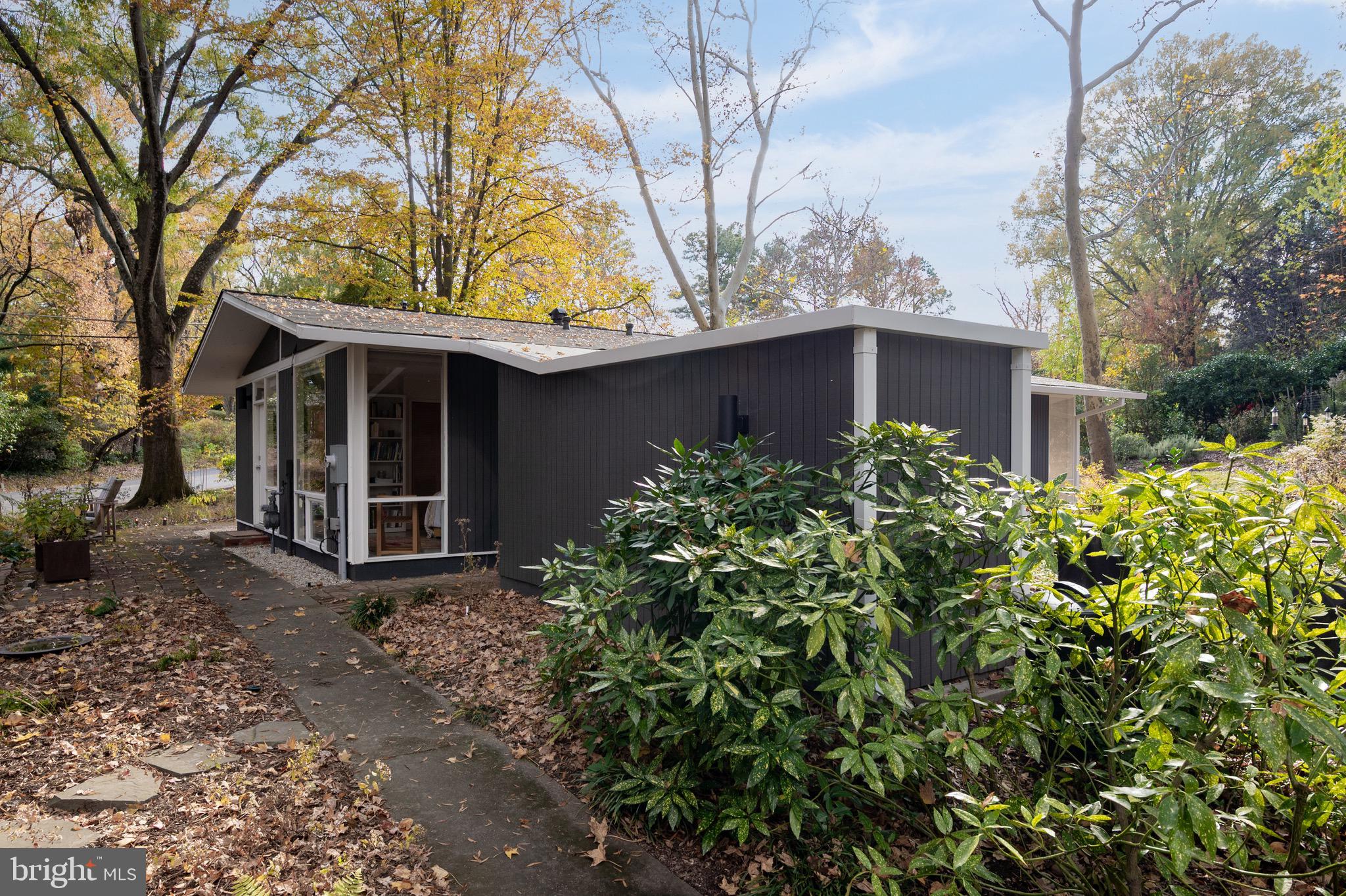 HOLLIN HILLS - Residential