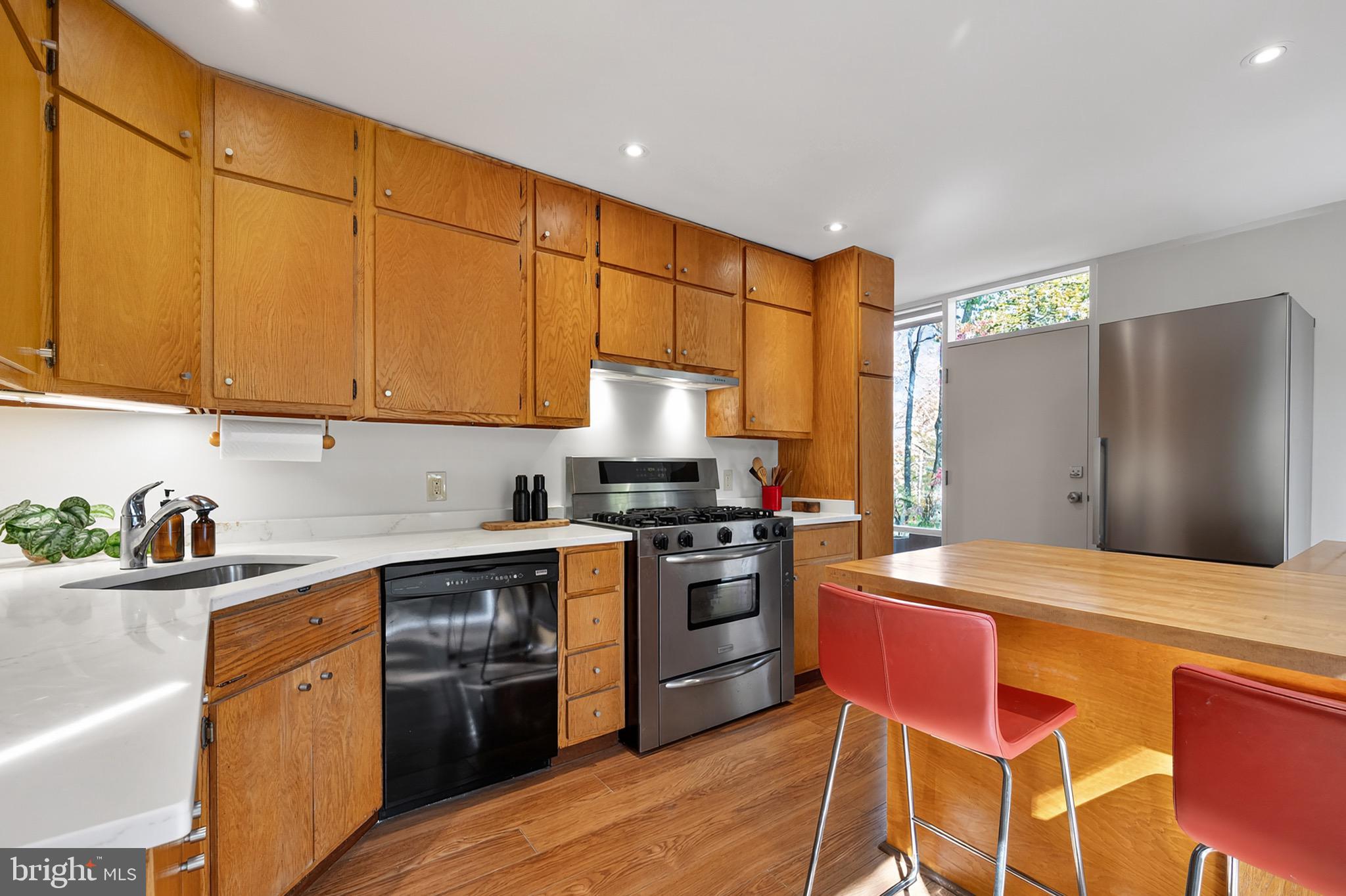 HOLLIN HILLS - Residential