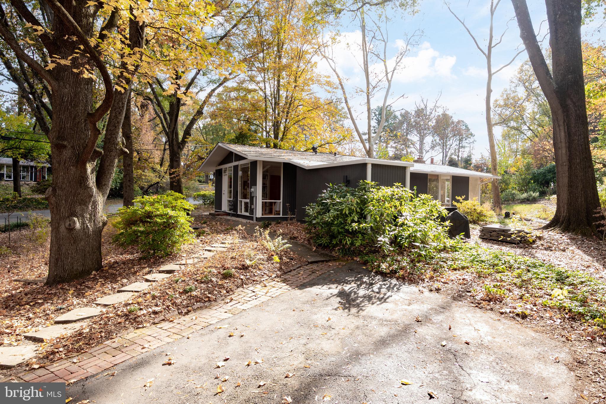 HOLLIN HILLS - Residential