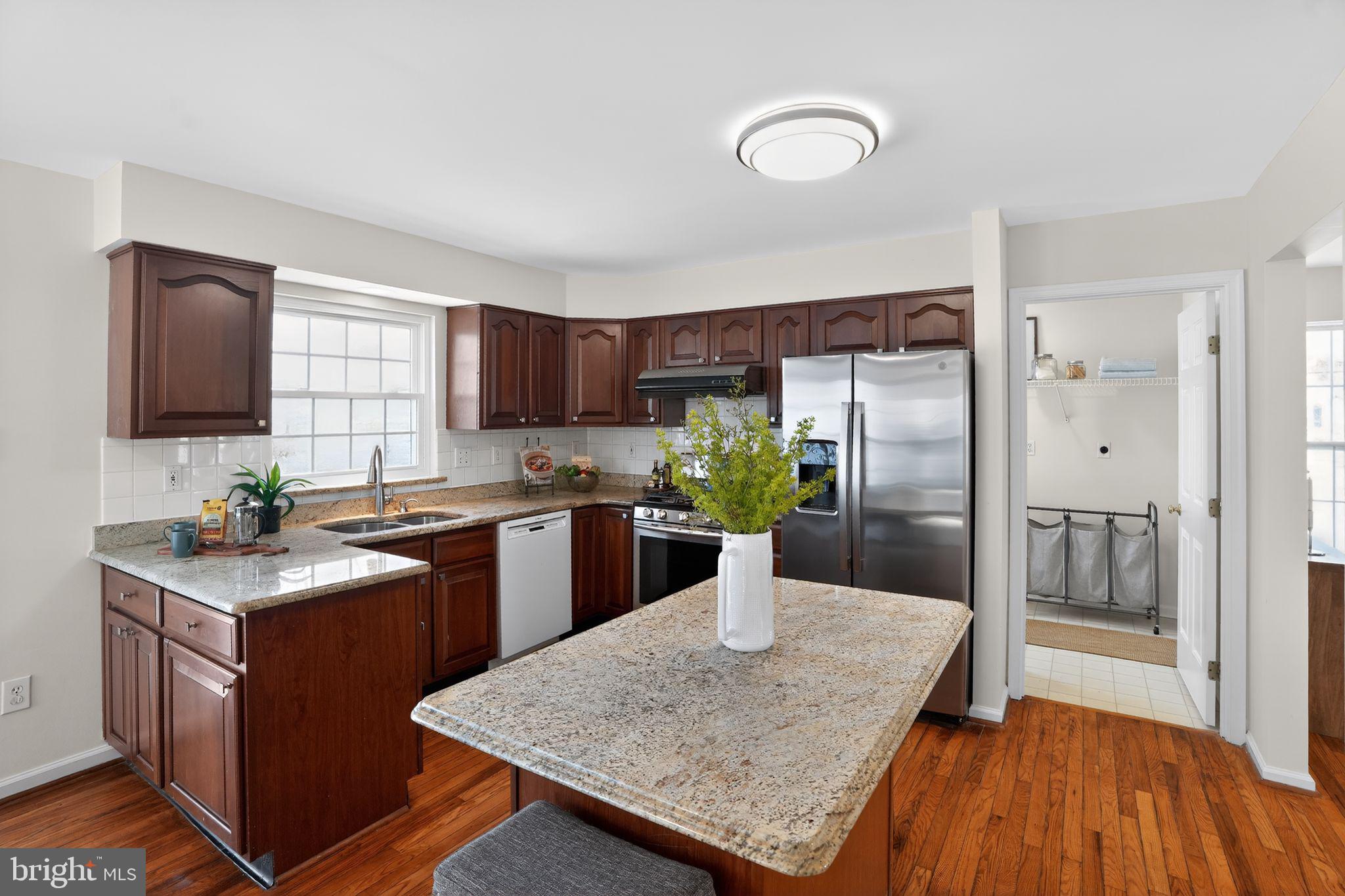 WILLIAMSBURG - Residential