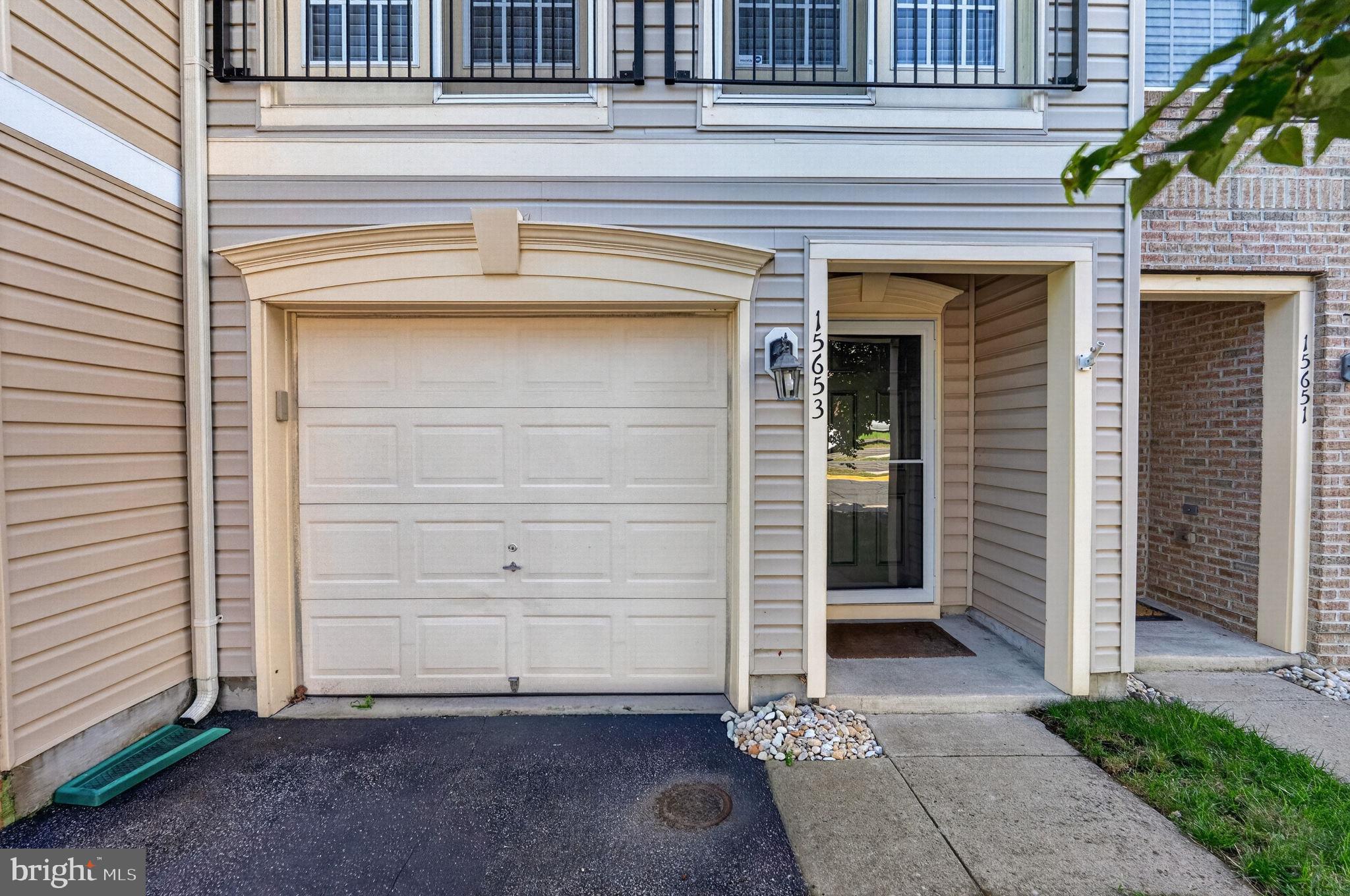 15653 JOHN DISKIN CIRCLE