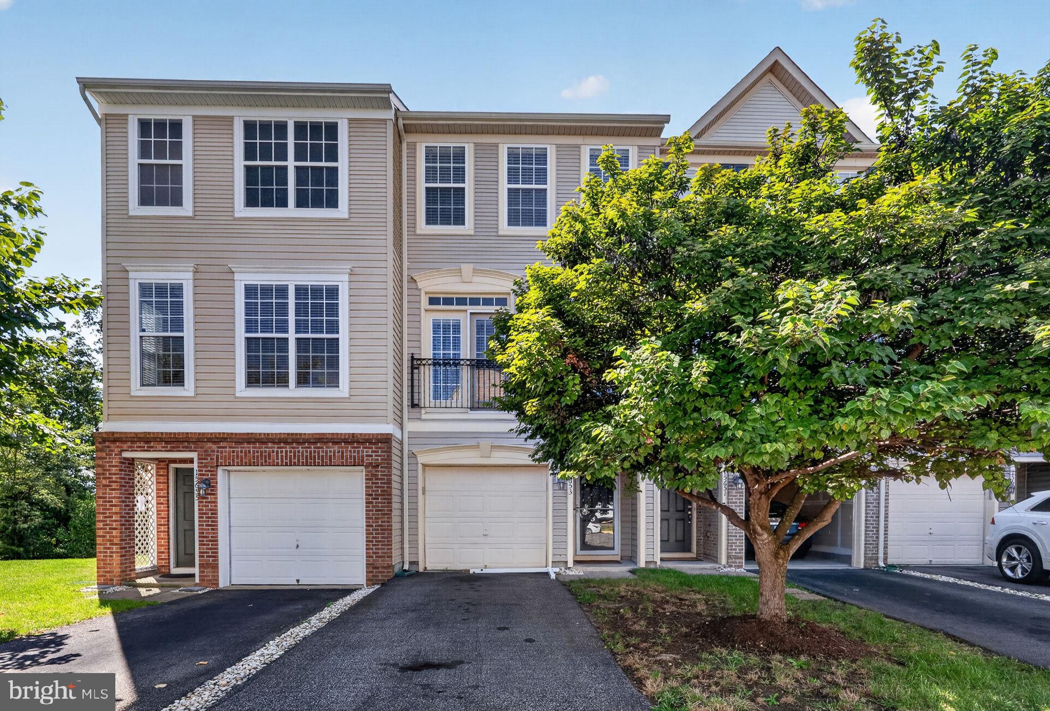 15653 JOHN DISKIN CIRCLE