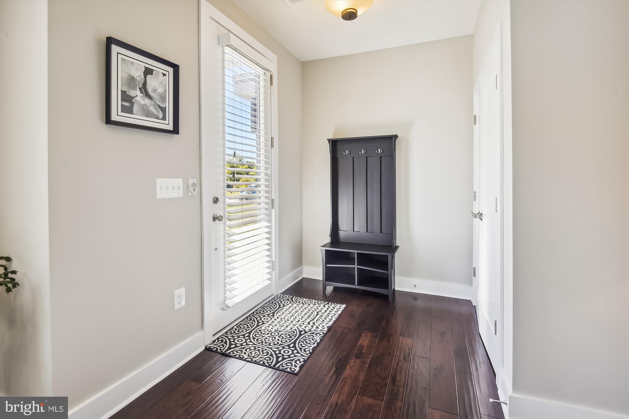 SM ONE LOUDOUN CONDO - Residential