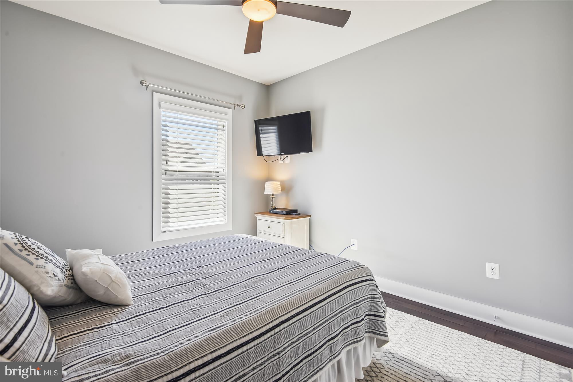 SM ONE LOUDOUN CONDO - Residential