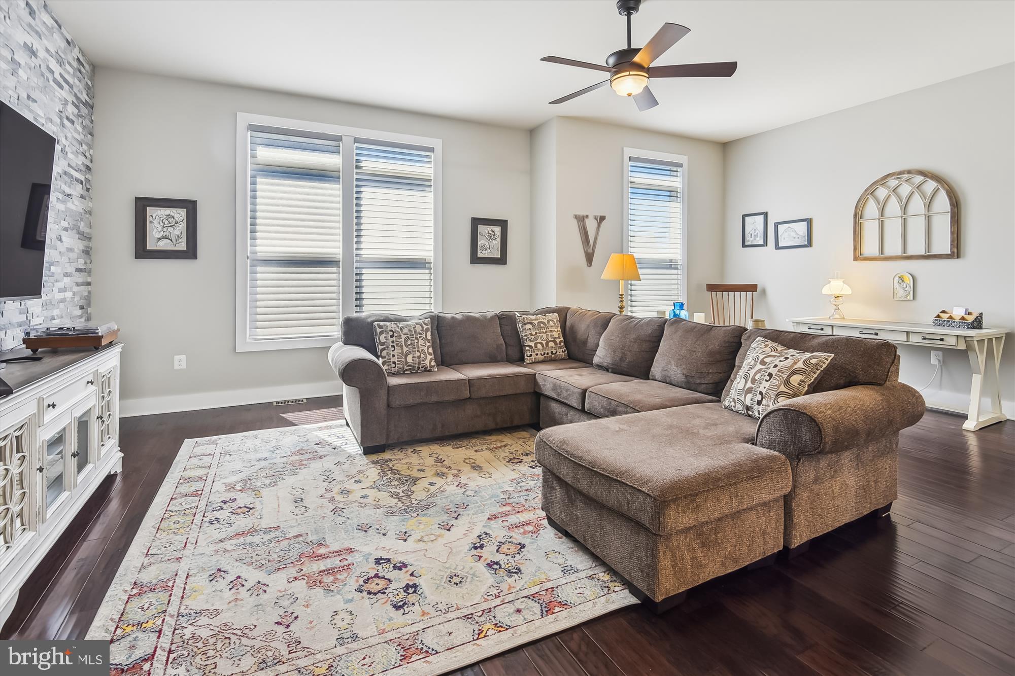 SM ONE LOUDOUN CONDO - Residential