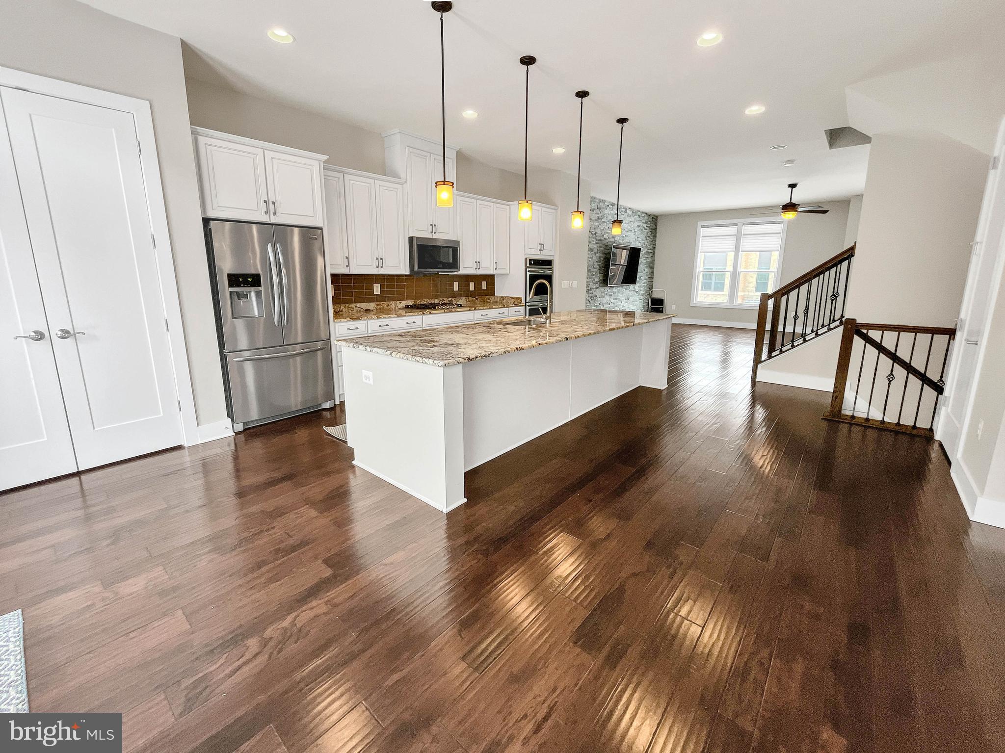 SM ONE LOUDOUN CONDO - Residential