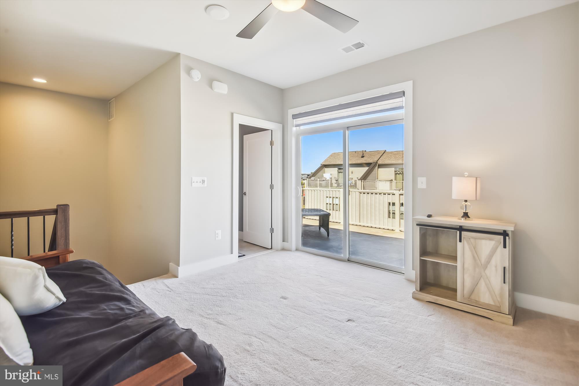 SM ONE LOUDOUN CONDO - Residential