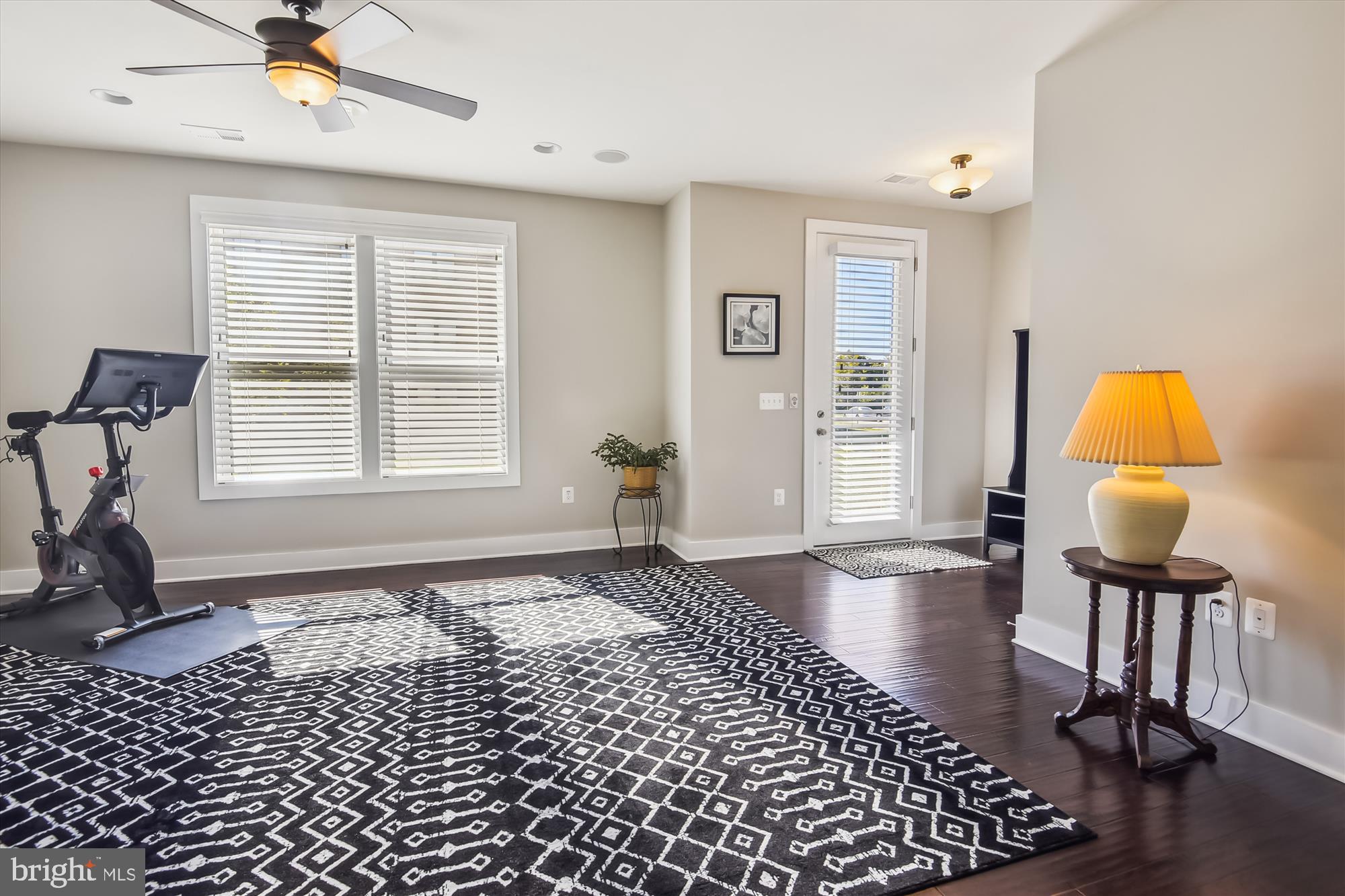 SM ONE LOUDOUN CONDO - Residential