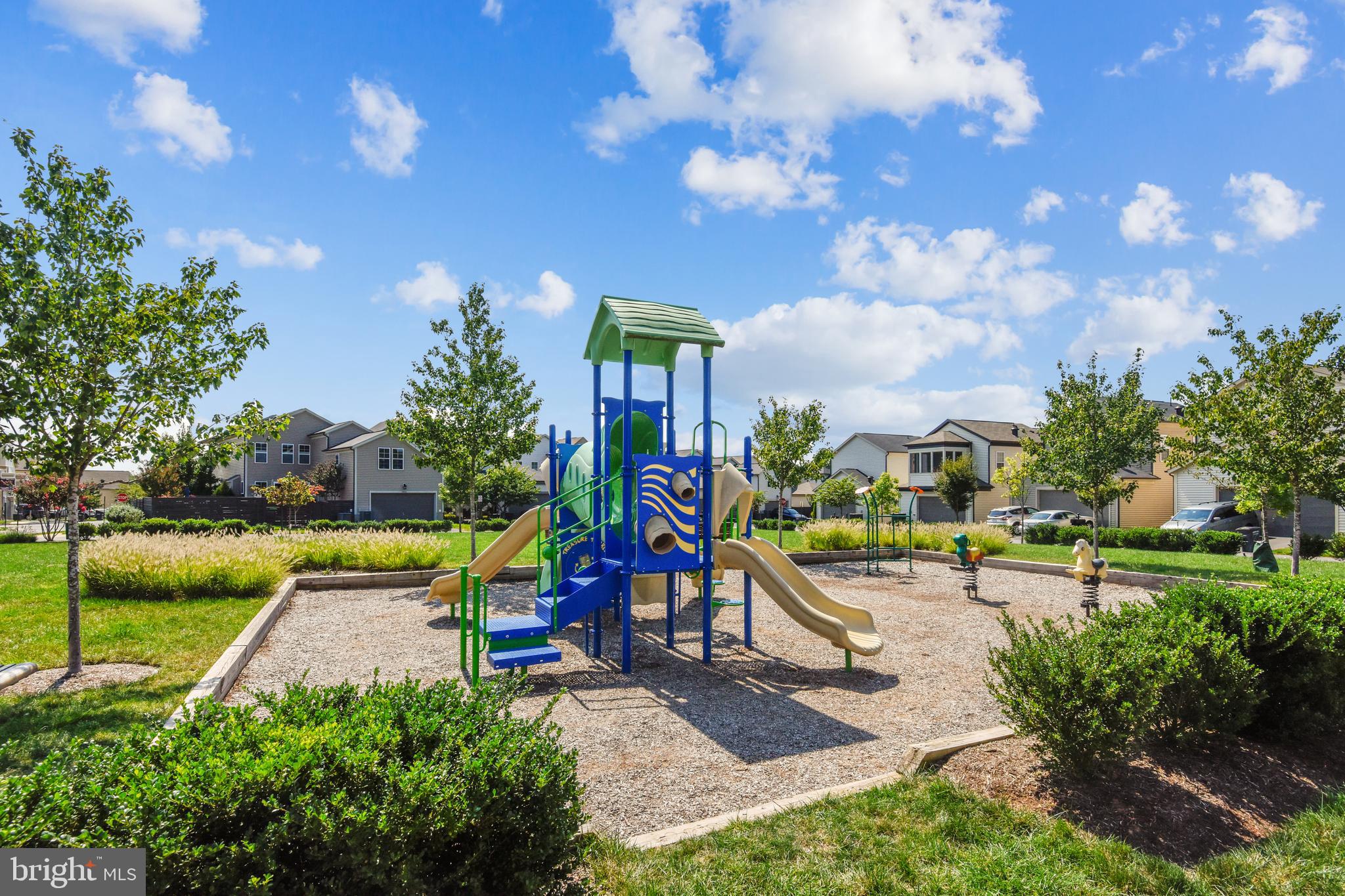 SM ONE LOUDOUN CONDO - Residential