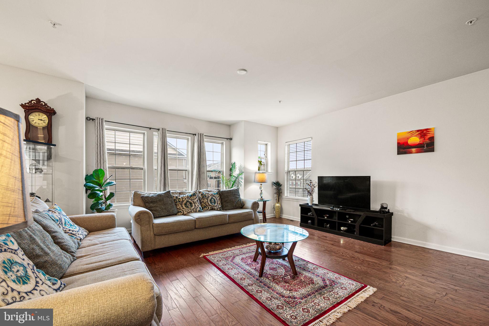 LINDEN HALL - Residential