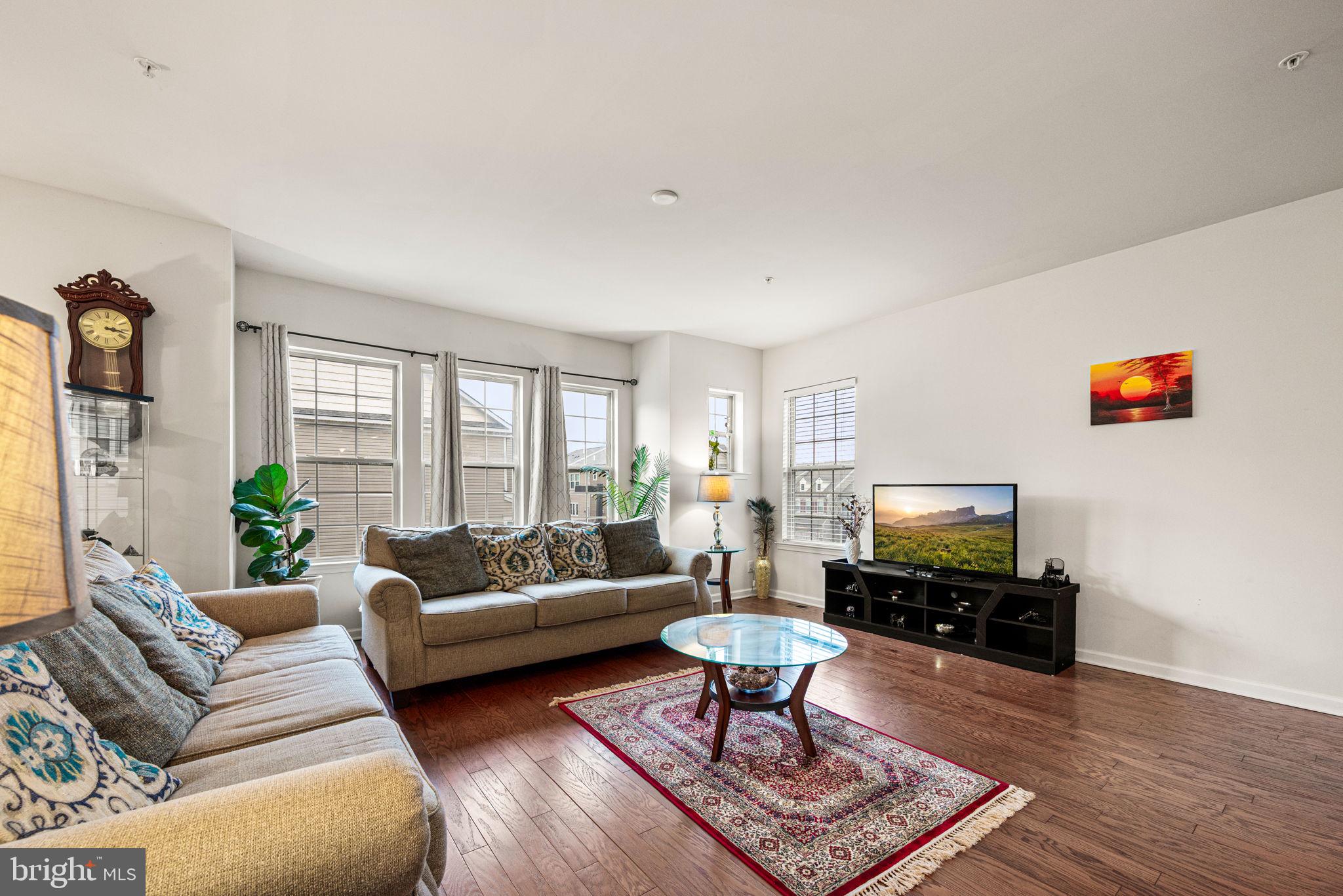 LINDEN HALL - Residential